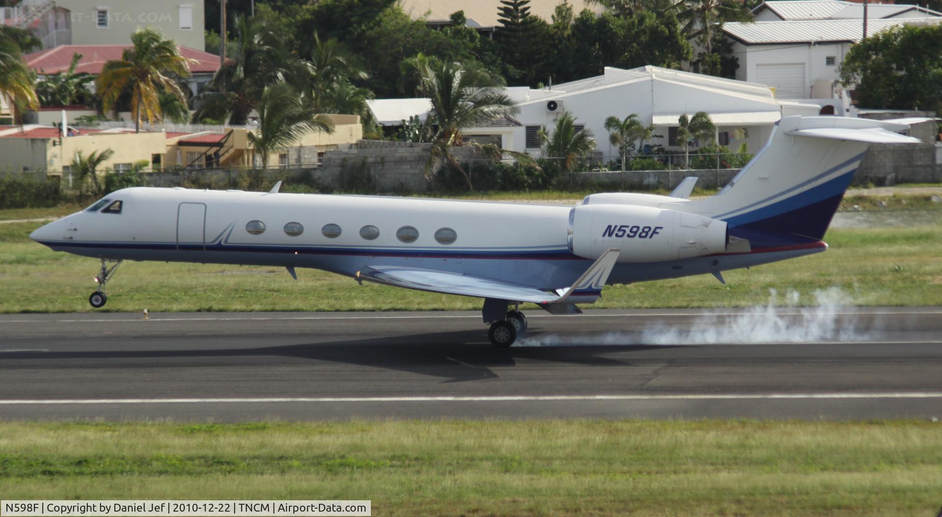 N598F, 2000 Gulfstream Aerospace G-V C/N 598, N598F landing at TNCM