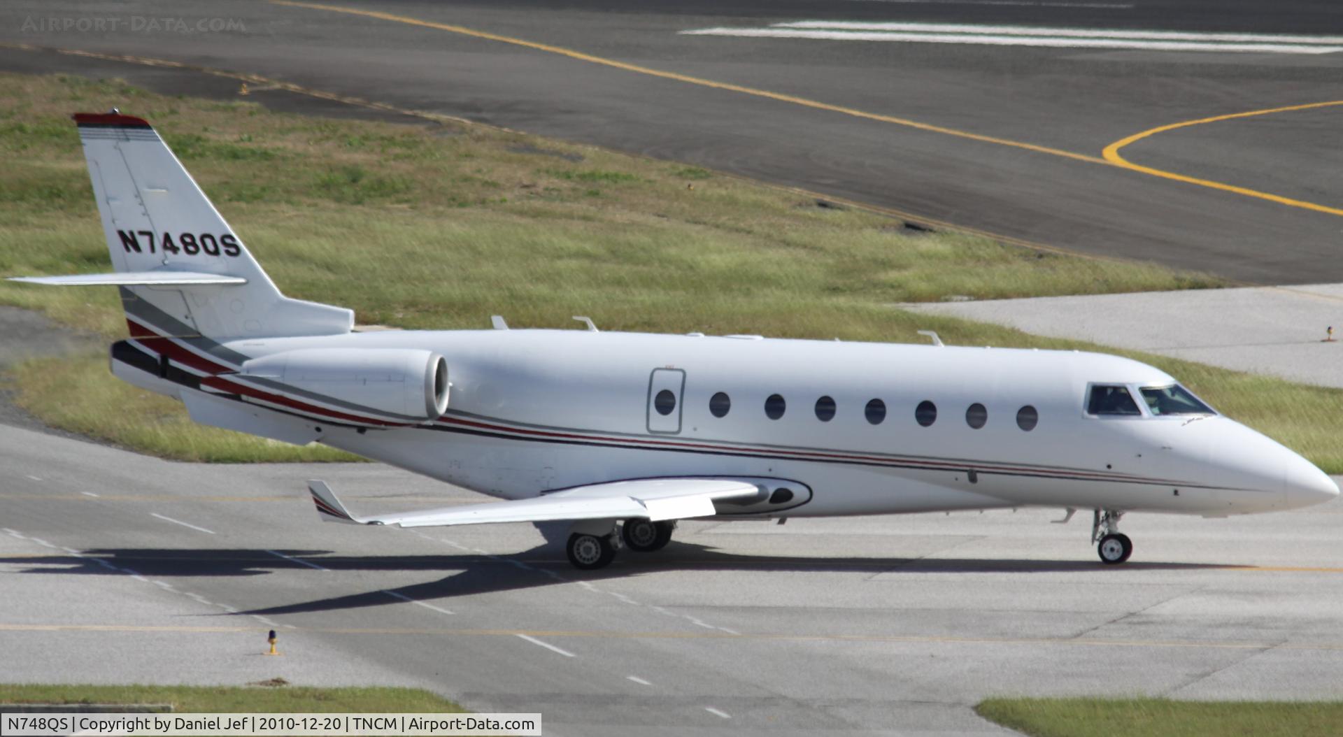 N748QS, 2006 Israel Aircraft Industries Gulfstream 200 C/N 157, N748QS taxing for take off at TNCM