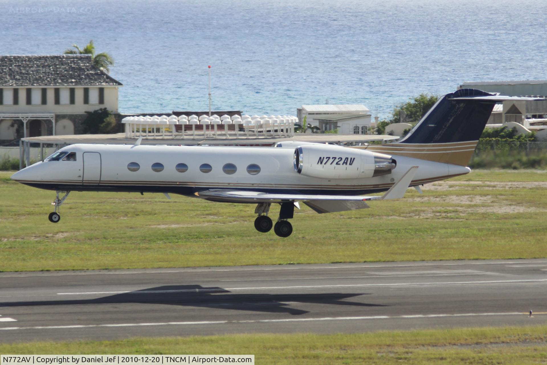 N772AV, 1987 Gulfstream Aerospace G-IV C/N 1015, N772AV landing at TNCM
