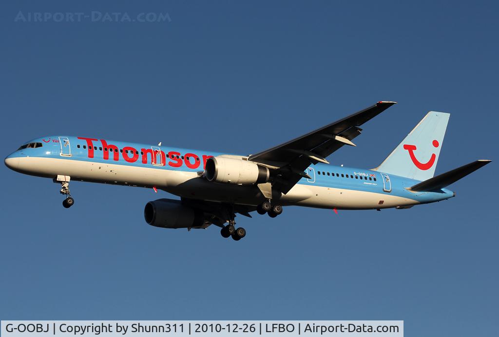 G-OOBJ, 1993 Boeing 757-2B7 C/N 27147, Landing rwy 32L