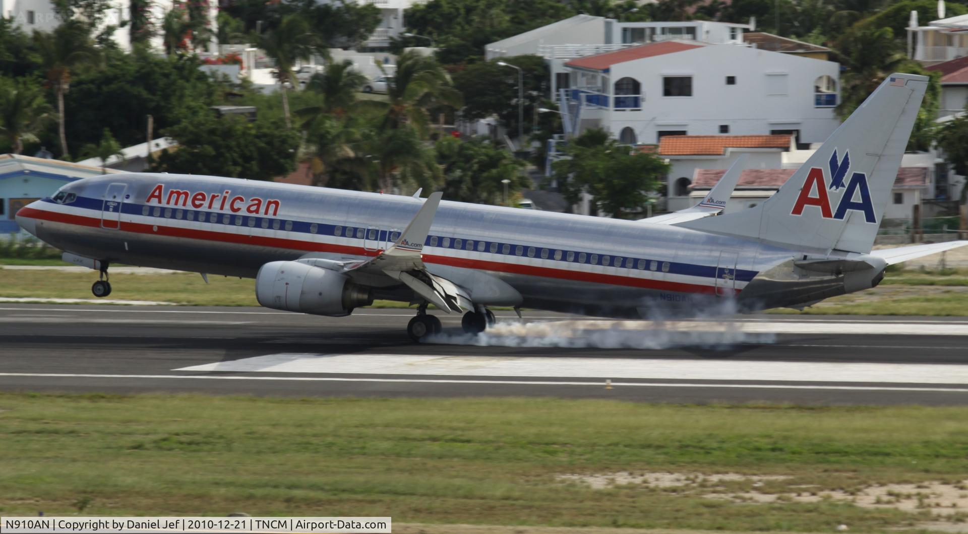 N910AN, 1999 Boeing 737-823 C/N 29512, N910AN landing atTNCM