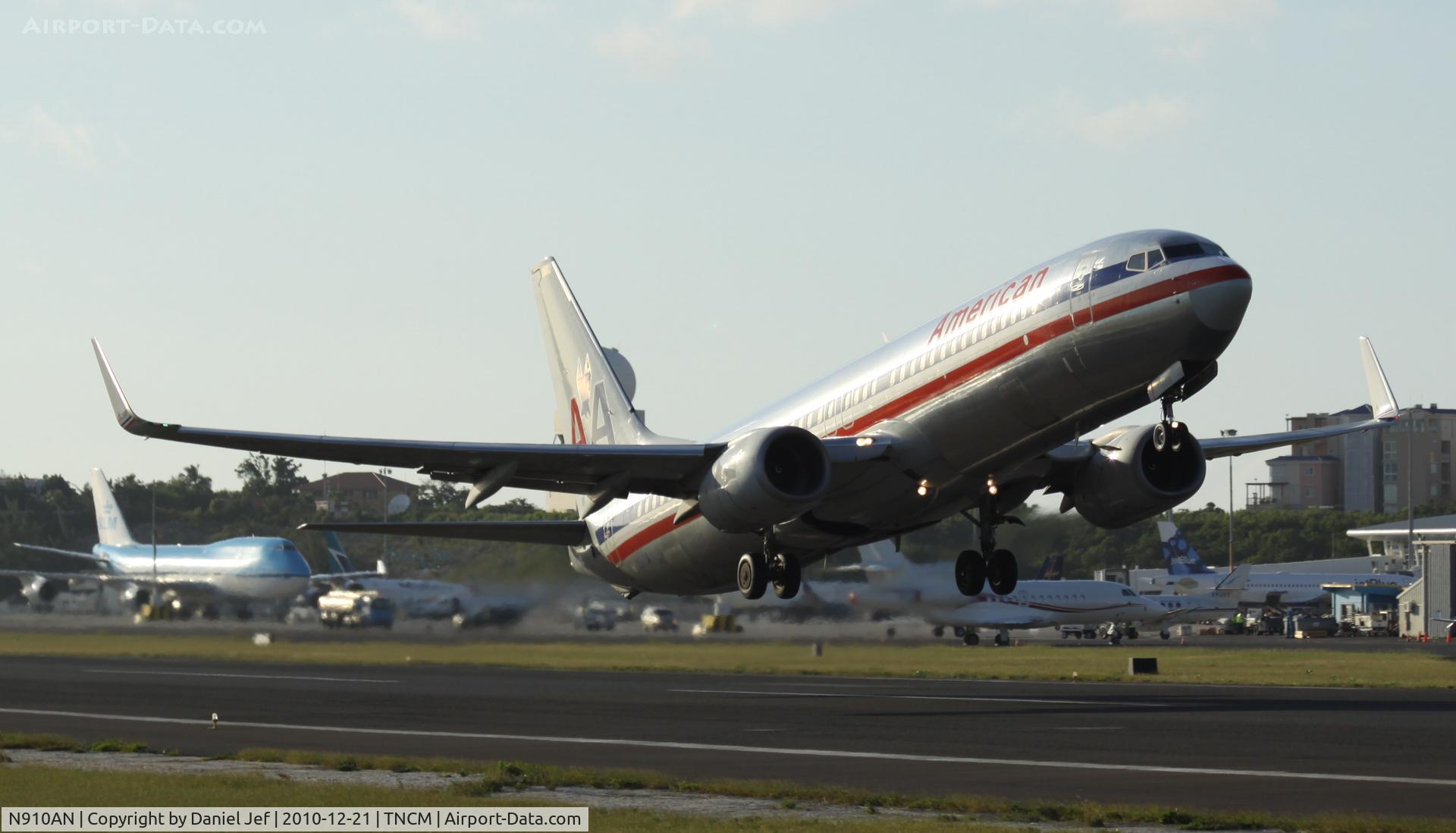 N910AN, 1999 Boeing 737-823 C/N 29512, American airlines N910AN departing TNCM