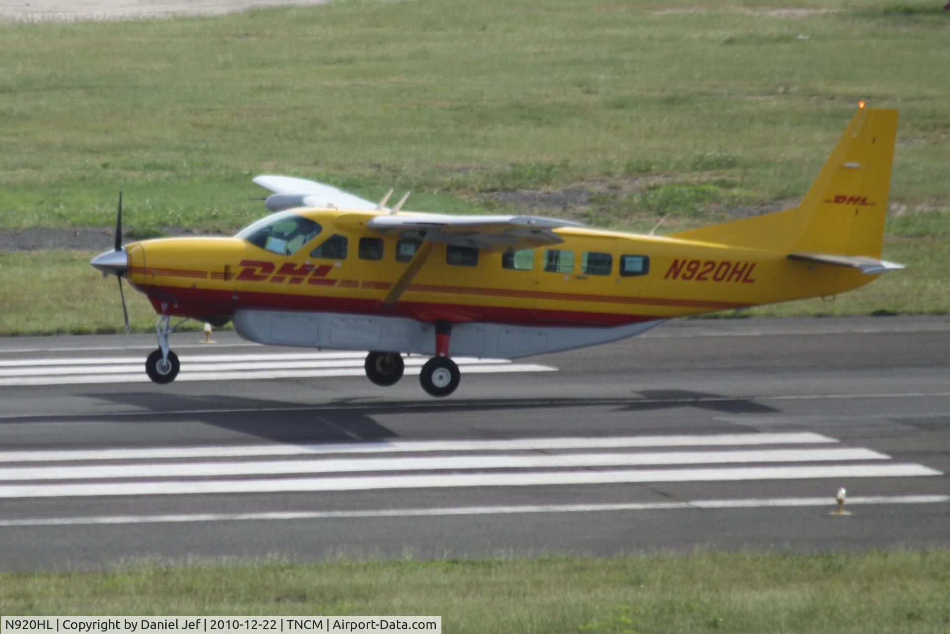N920HL, 2010 Cessna 208B Grand Caravan C/N 208B2232, DHL N920HL landing at TNCM
