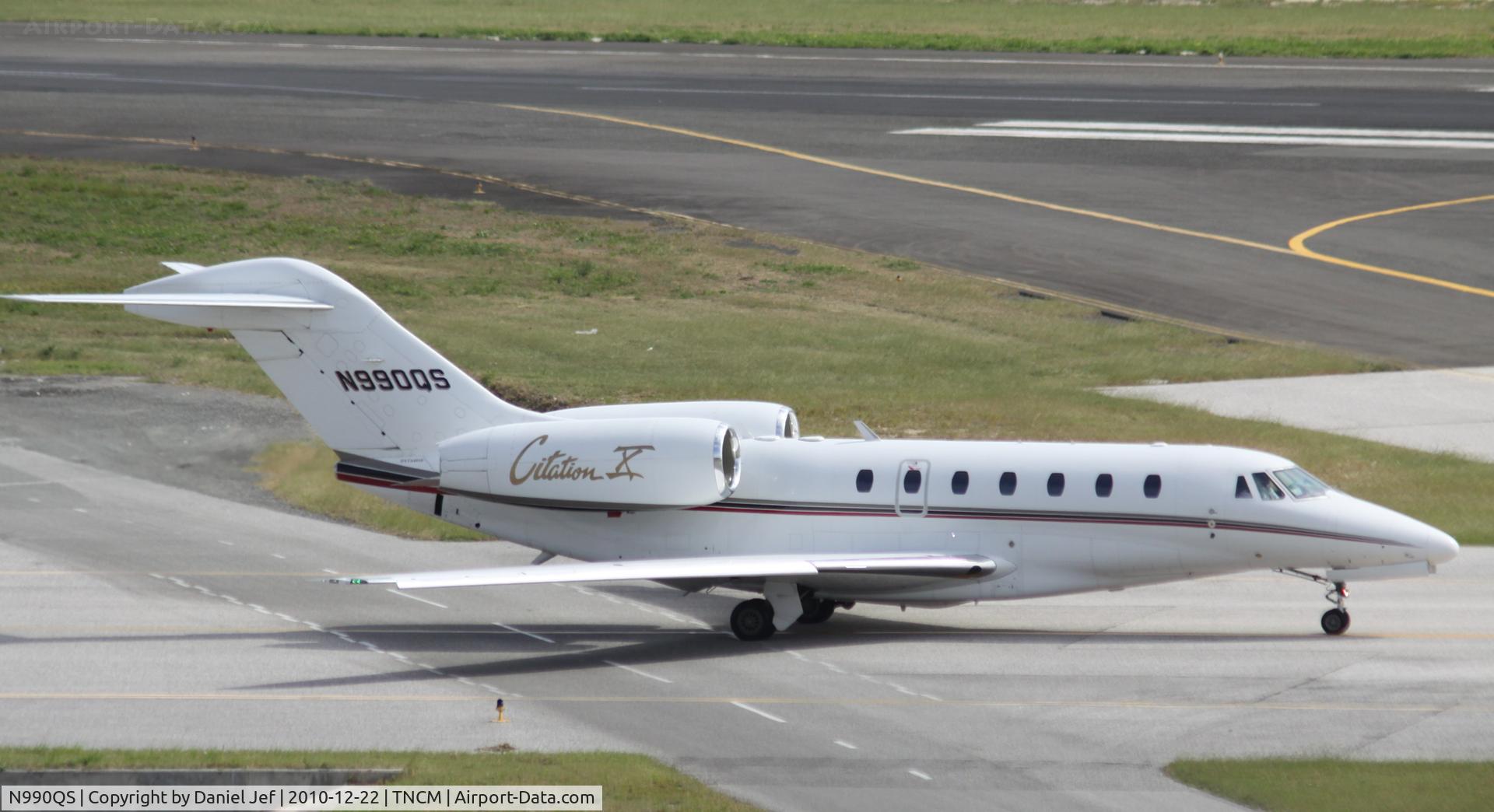 N990QS, 2002 Cessna 750 Citation X C/N 750-0190, N990QS taxing for departure at TNCM