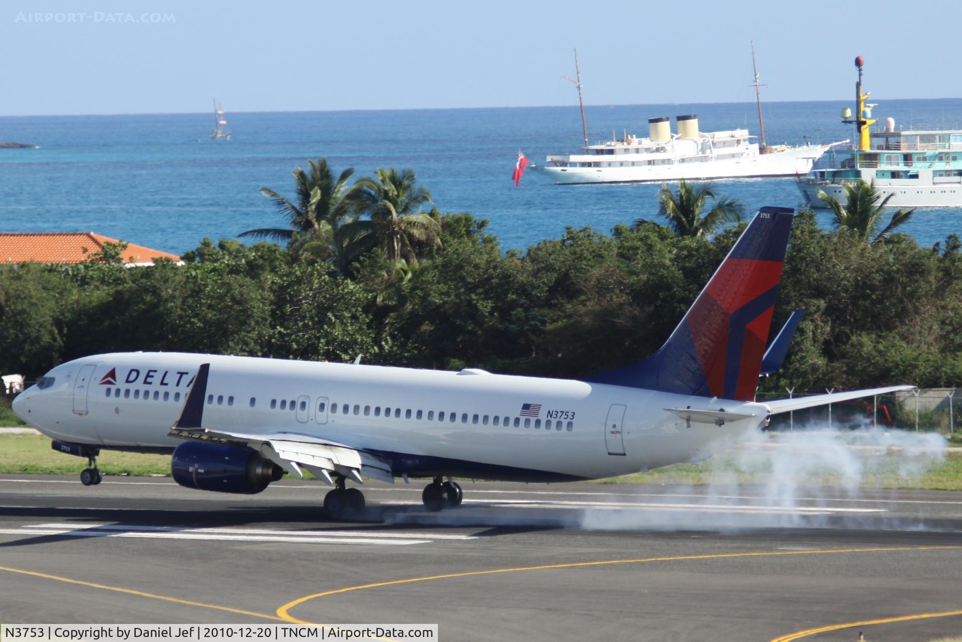 N3753, 2001 Boeing 737-832 C/N 32626, N3753 landing at TNCM
