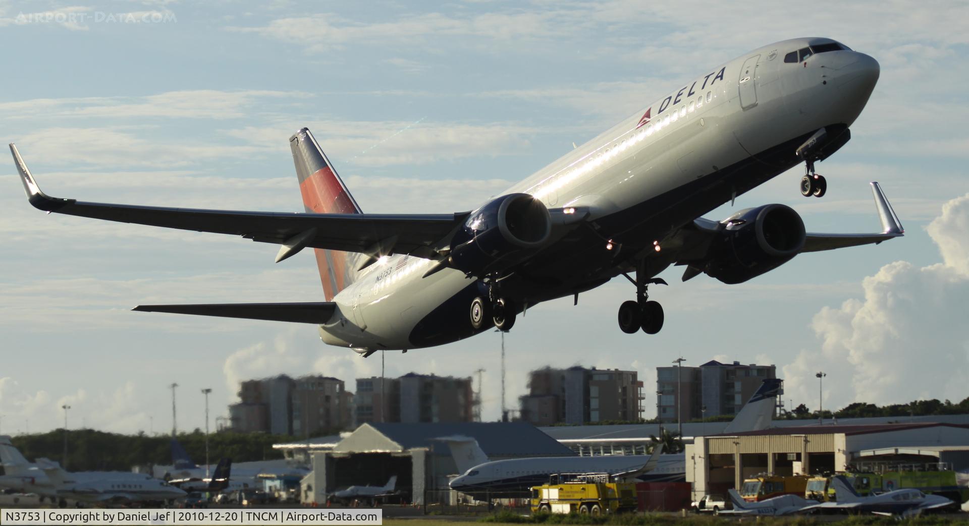 N3753, 2001 Boeing 737-832 C/N 32626, N3753 Departing TNCM