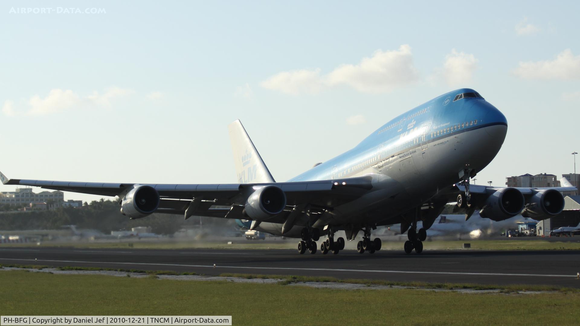 PH-BFG, 1990 Boeing 747-406 C/N 24517, KLM departing TNCM