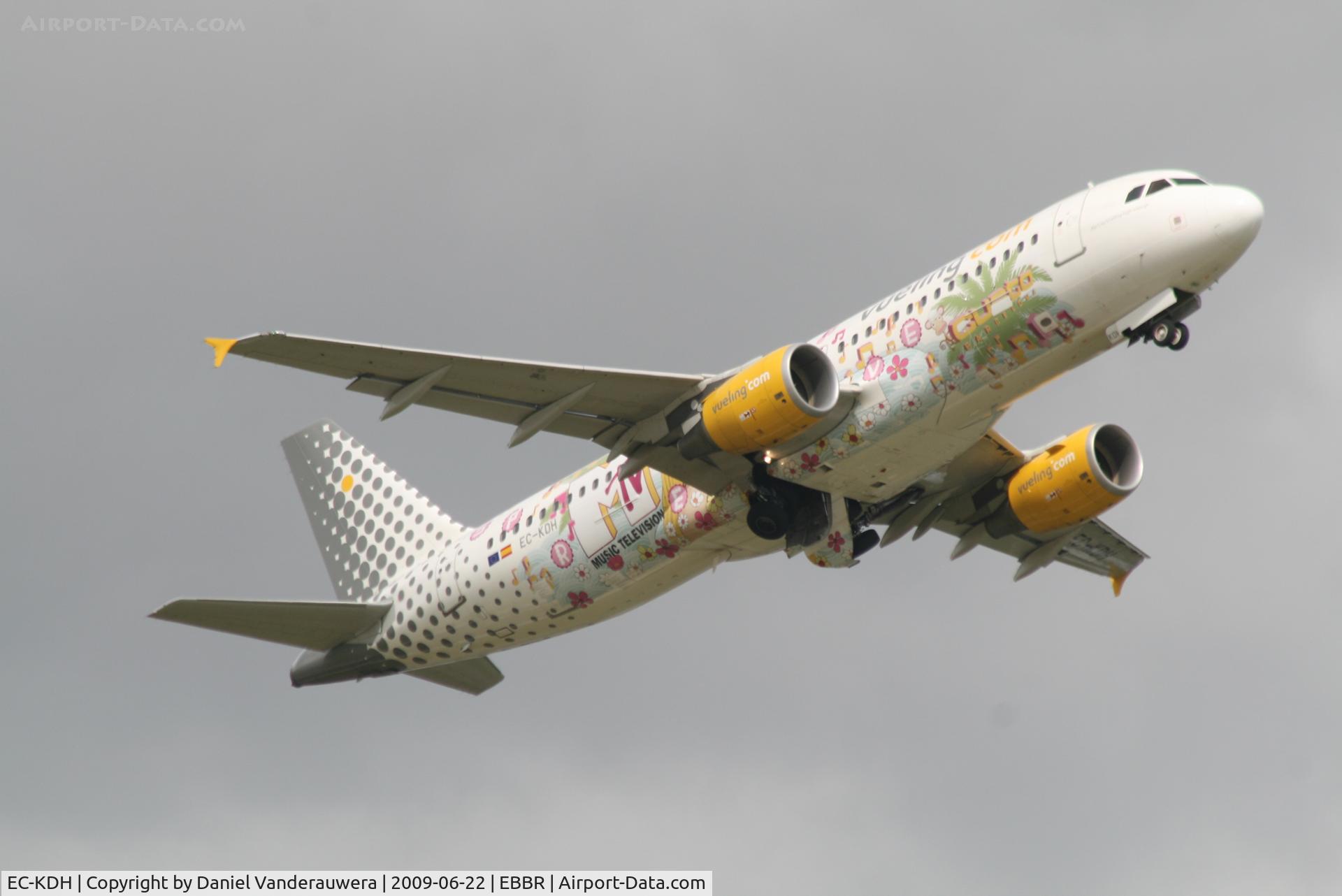 EC-KDH, 2007 Airbus A320-214 C/N 3083, Taking off from RWY 07R