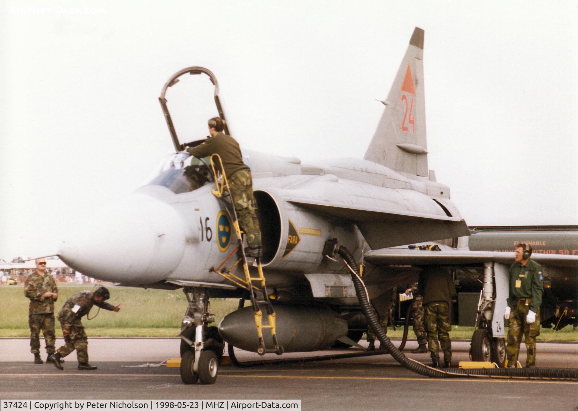 37424, Saab JA 37D Viggen C/N 37424, JA 37 Viggen of F16 Wing of the Royal Swedish Air Force on the flight-line at the 1998 RAF Mildenhall Air Fete.