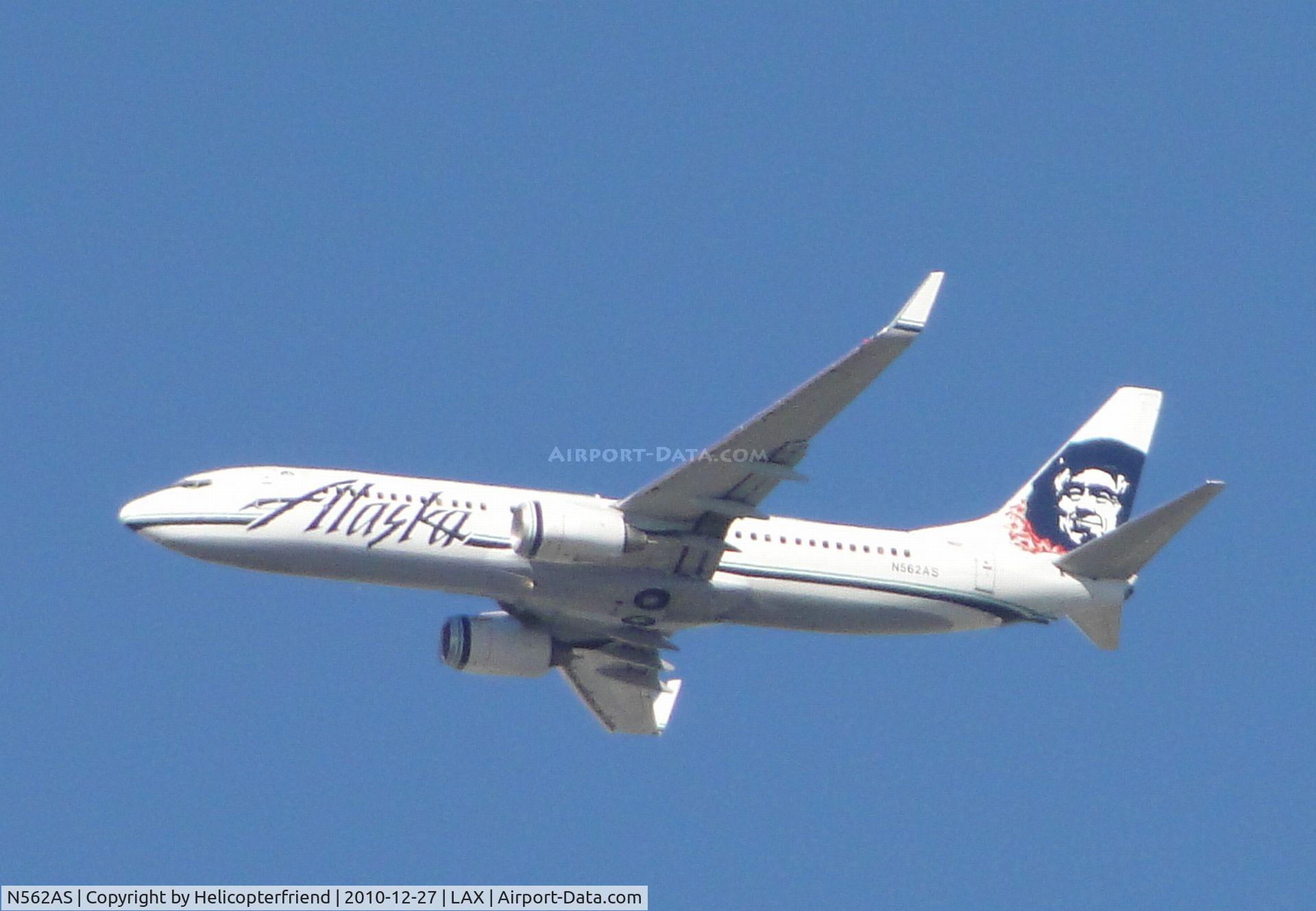 N562AS, 2006 Boeing 737-890 C/N 35091, On final to runway 14