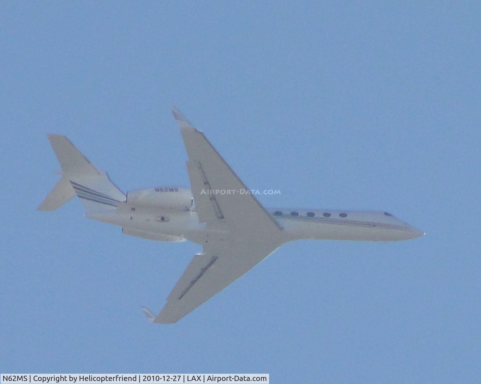 N62MS, 2003 Gulfstream Aerospace GV-SP (G550) C/N 5017, On a high fast final to runway 15