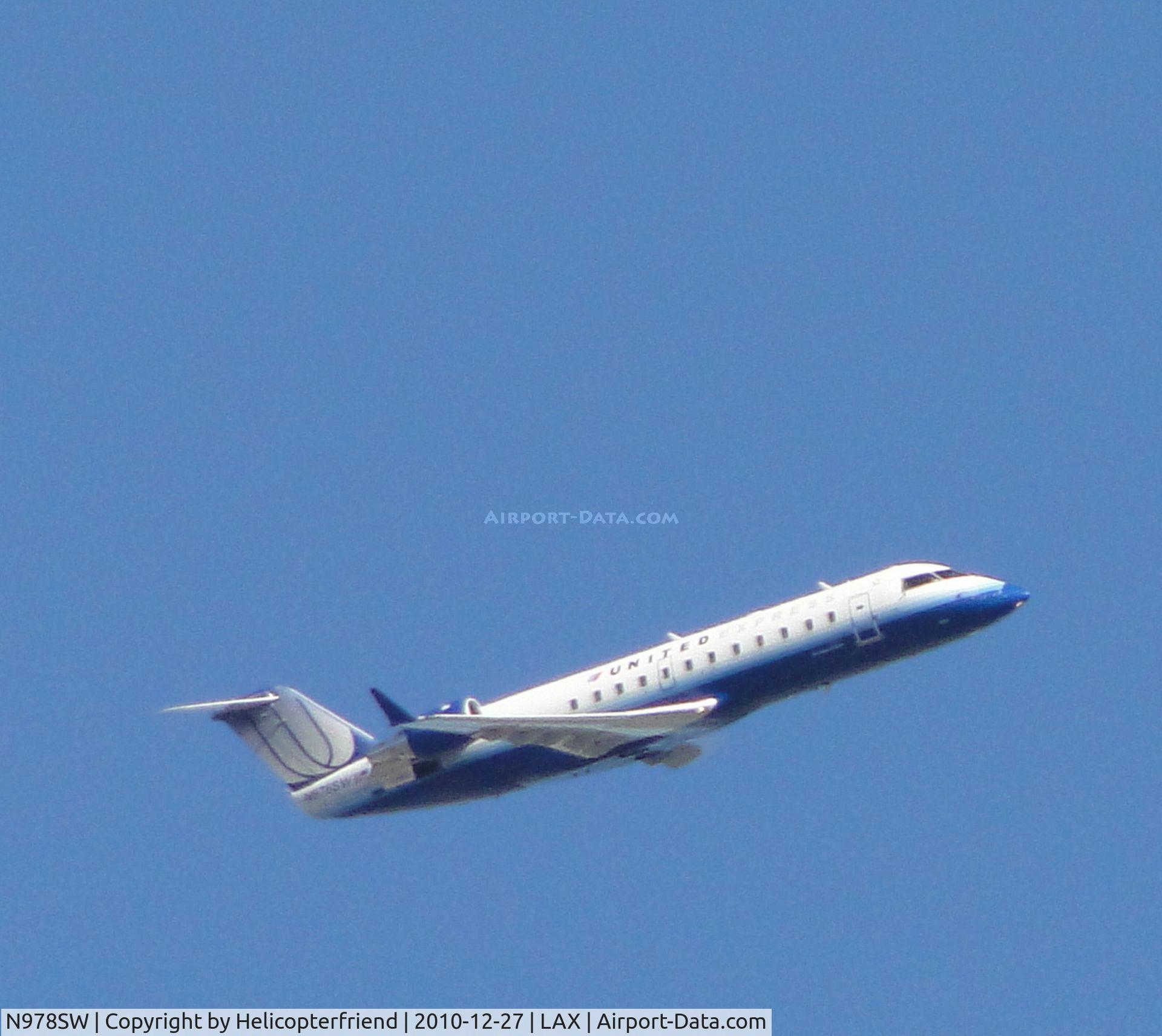 N978SW, 2004 Bombardier CRJ-200ER (CL-600-2B19) C/N 7953, On base leg heading to runway 25