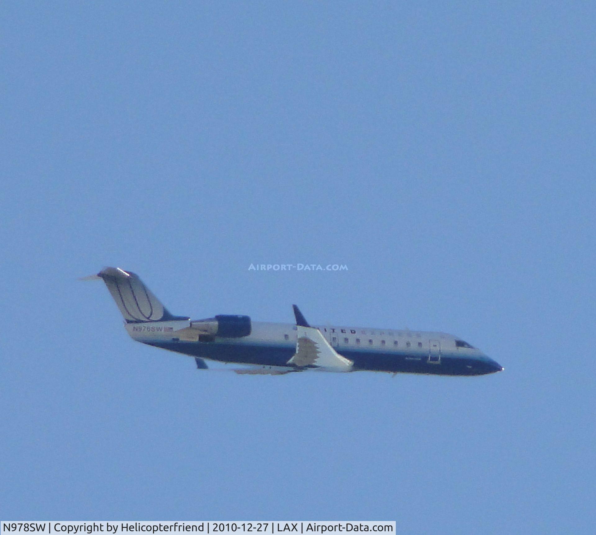 N978SW, 2004 Bombardier CRJ-200ER (CL-600-2B19) C/N 7953, On final approach to runway 25