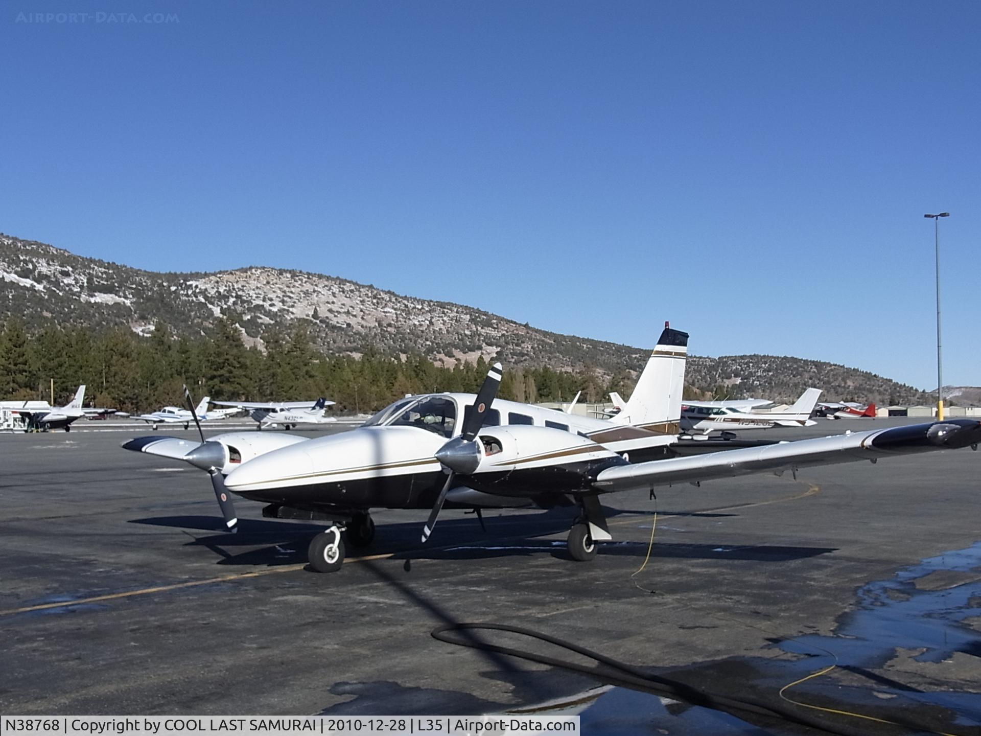 N38768, 1977 Piper PA-34-200T Seneca II C/N 34-7770085, Big Bear Fuel Pit