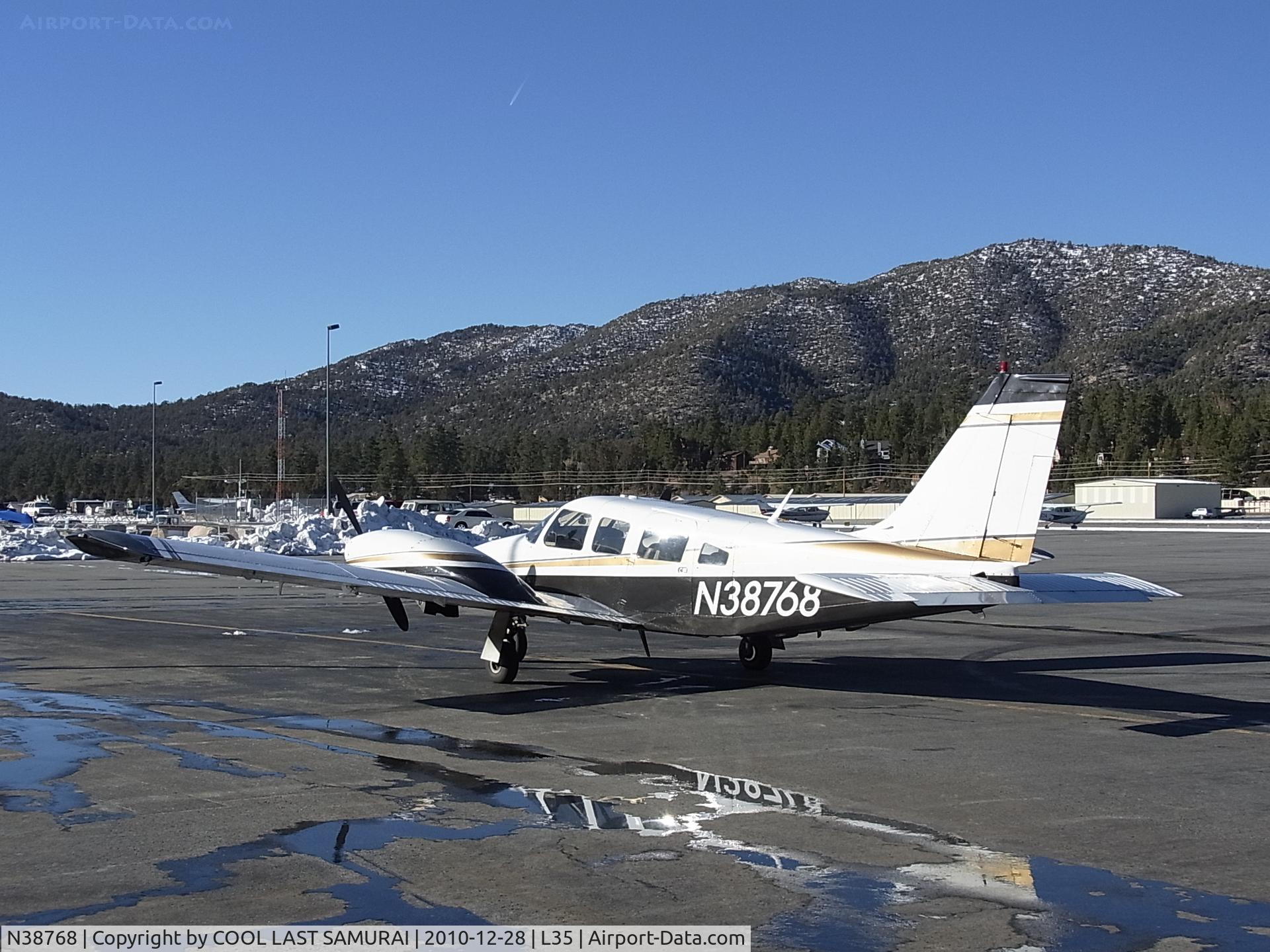 N38768, 1977 Piper PA-34-200T Seneca II C/N 34-7770085, Big Bear Fuel Pit