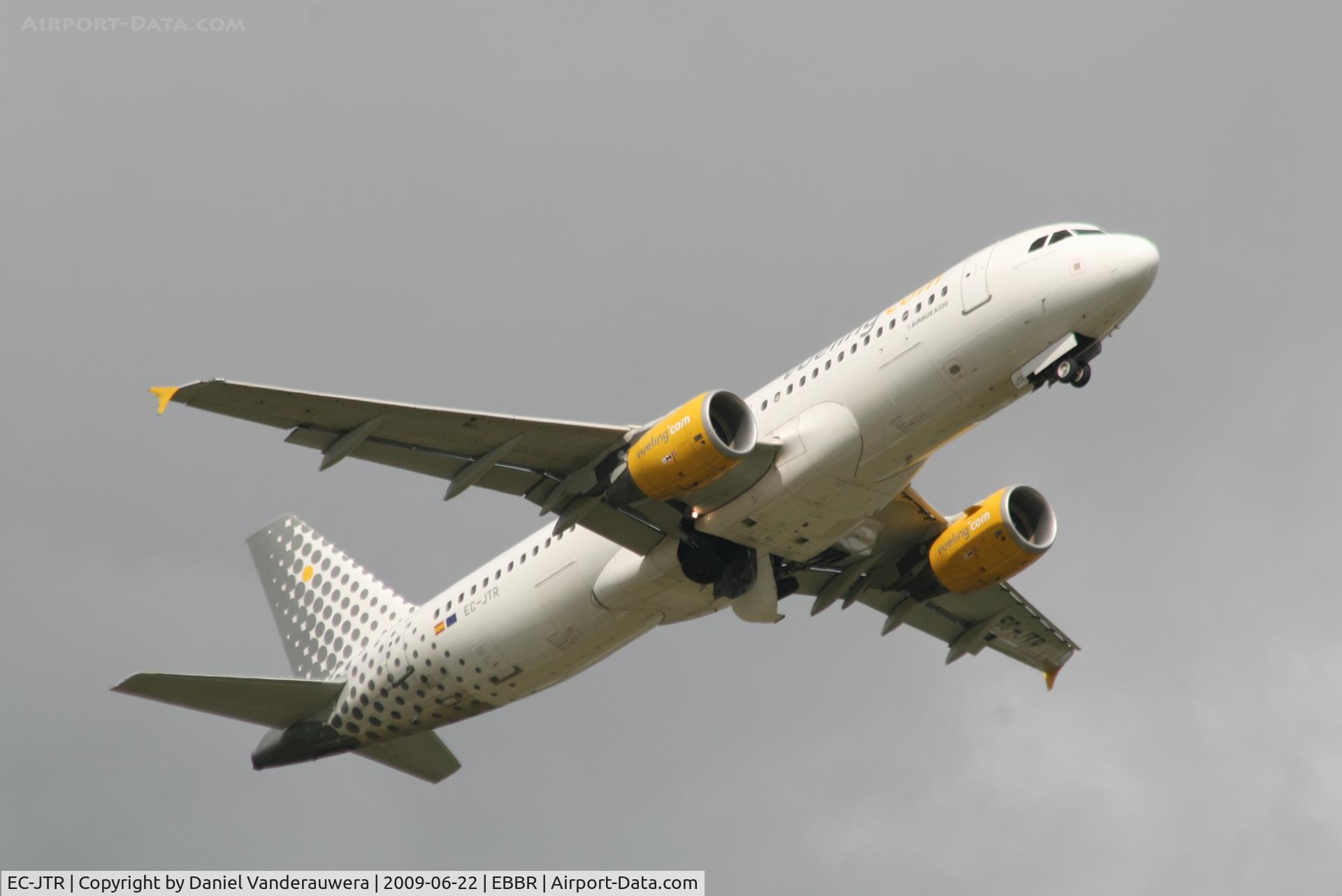EC-JTR, 2006 Airbus A320-214 C/N 2798, Taking off from RWY 07R