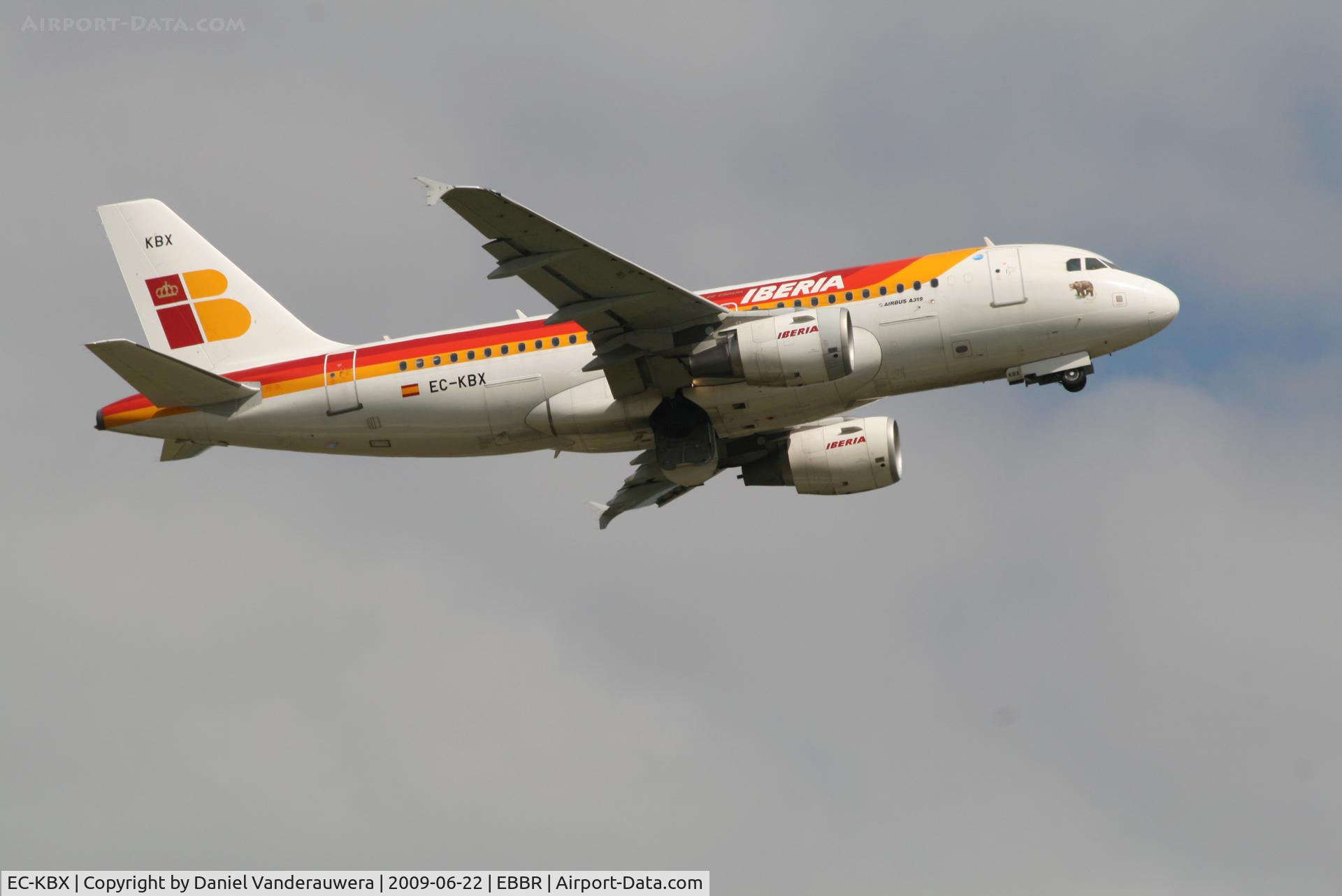 EC-KBX, 2007 Airbus A319-111 C/N 3078, Taking off from RWY 07R