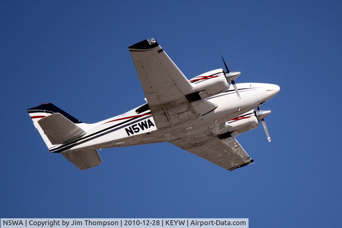 N5WA, 1973 Beech E-55 Baron C/N TE-903, Departing Key West Intl (KEYW) Runway 9