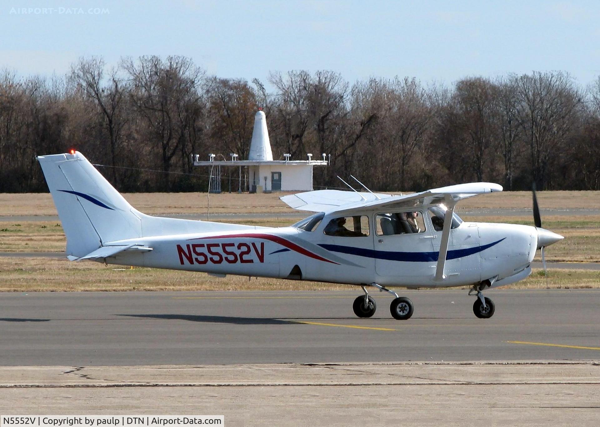 N5552V, 1980 Cessna 172RG Cutlass RG C/N 172RG0570, At Downtown Shreveport.