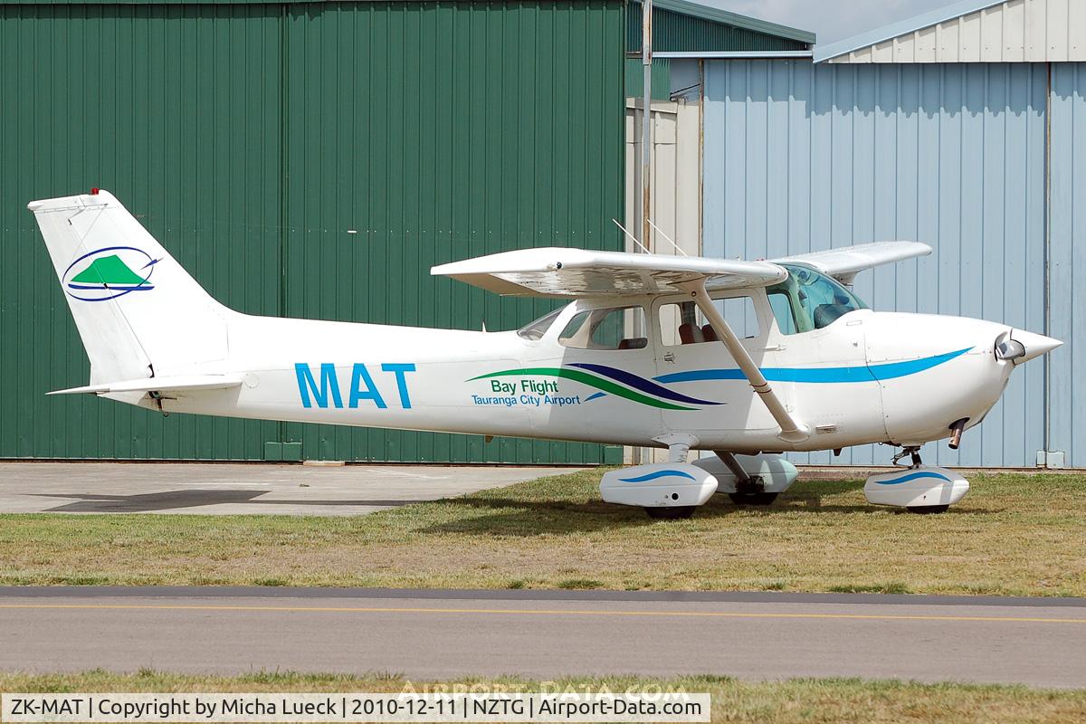 ZK-MAT, Cessna 172N C/N 17273003, At Tauranga