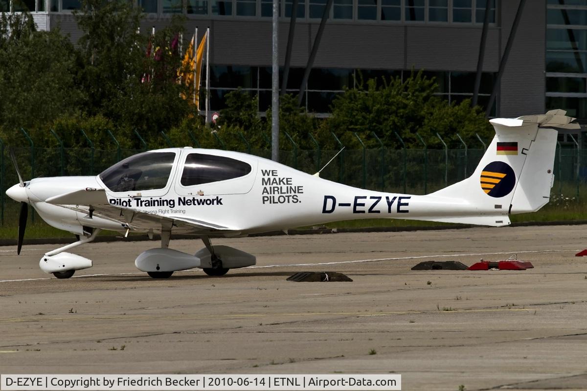 D-EZYE, Diamond DA-40-180 Diamond Star C/N 40.268, InterCockpit Diamond DA40-180 Diamond Star