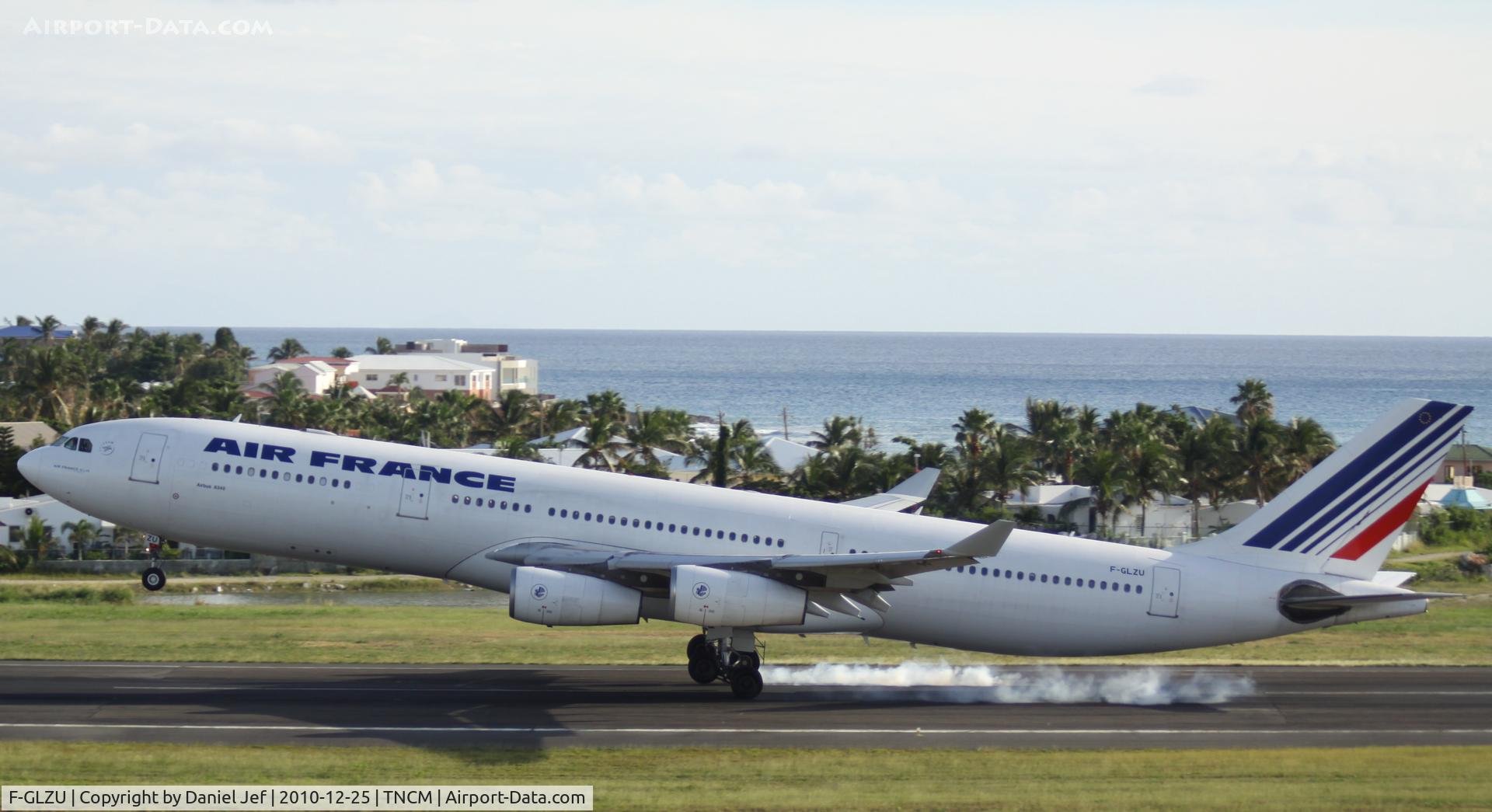 F-GLZU, 2000 Airbus A340-313X C/N 377, Air france F-GLZU landing at TNCM