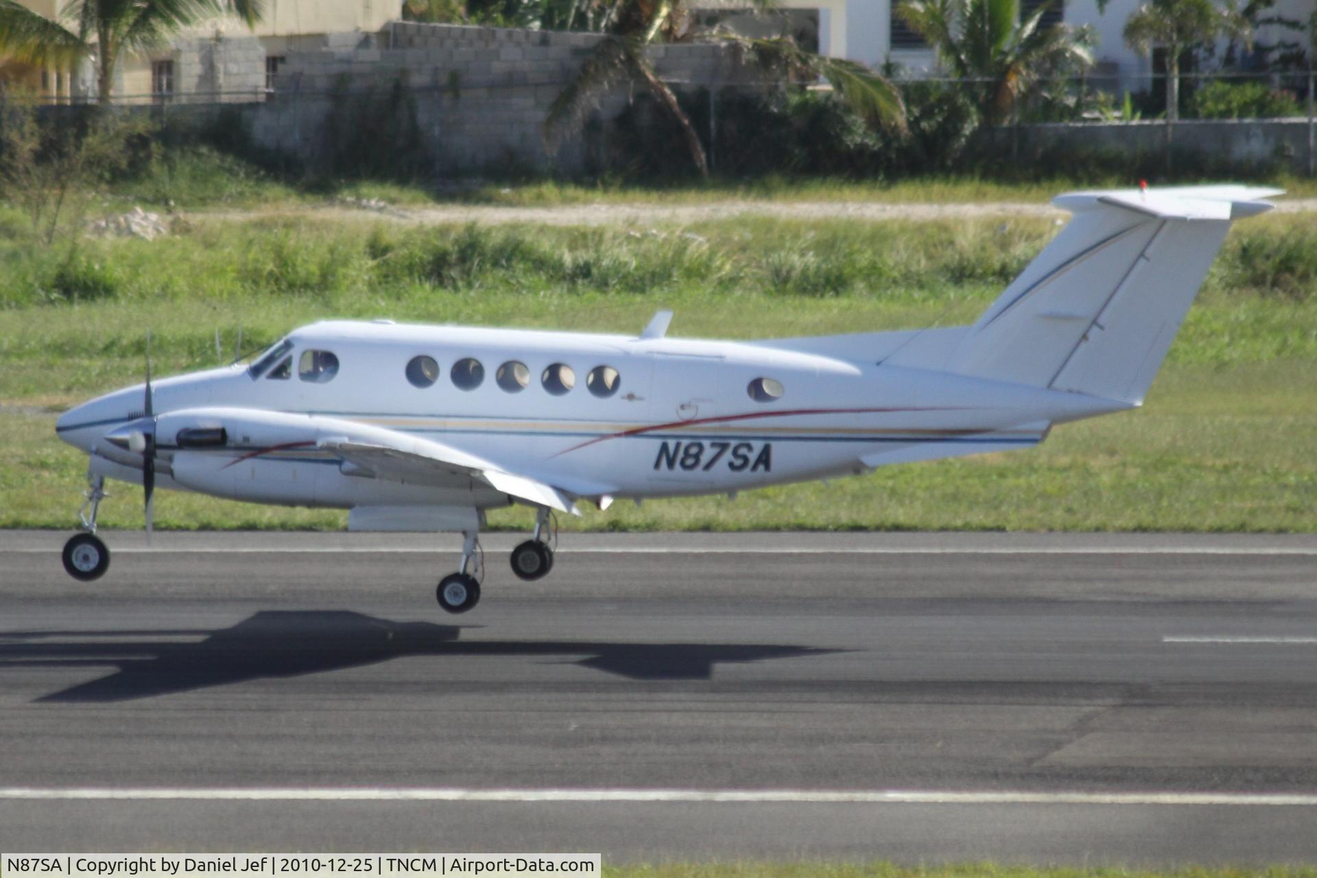 N87SA, 1982 Beech B200 King Air C/N BB-1089, N87SA landing at TNCM