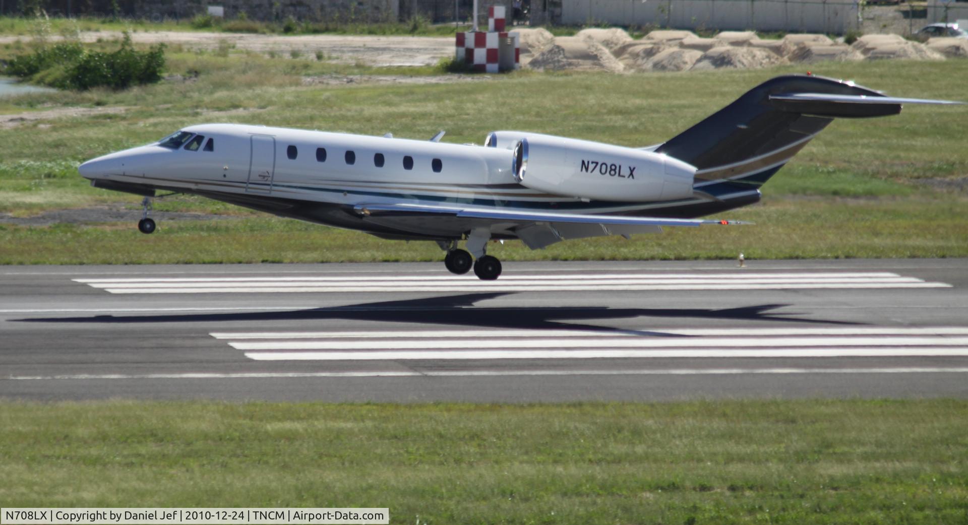 N708LX, 1999 Cessna 750 Citation X C/N 750-0109, N708LX landing at TNCM