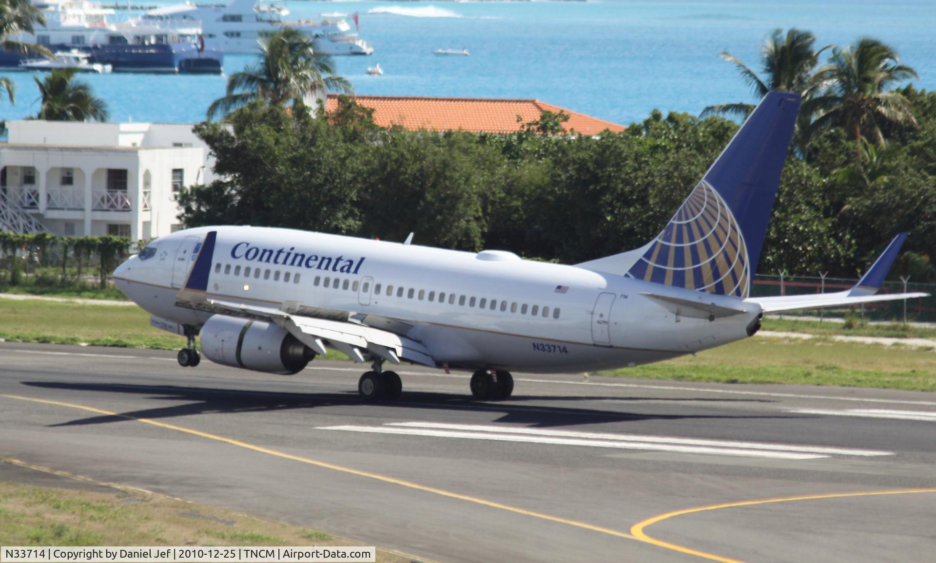 N33714, 1998 Boeing 737-724 C/N 28785, Continental N33714 alnding at TNCM