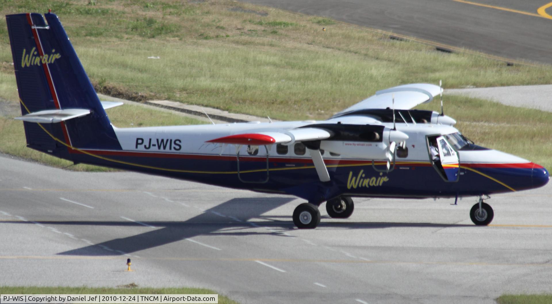 PJ-WIS, 1975 De Havilland Canada DHC-6-300 Twin Otter C/N 447, Pj-WIS taxing for take off at TNCM