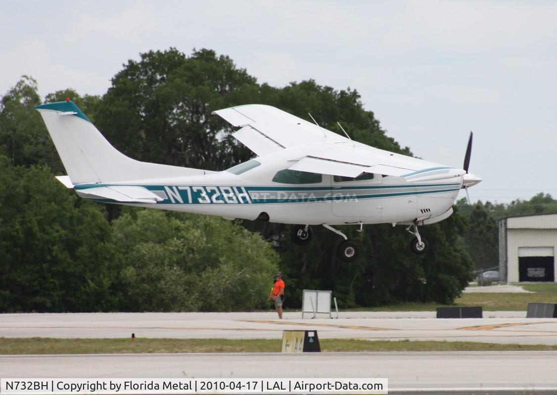 N732BH, 1976 Cessna 210L Centurion C/N 21061383, C210L