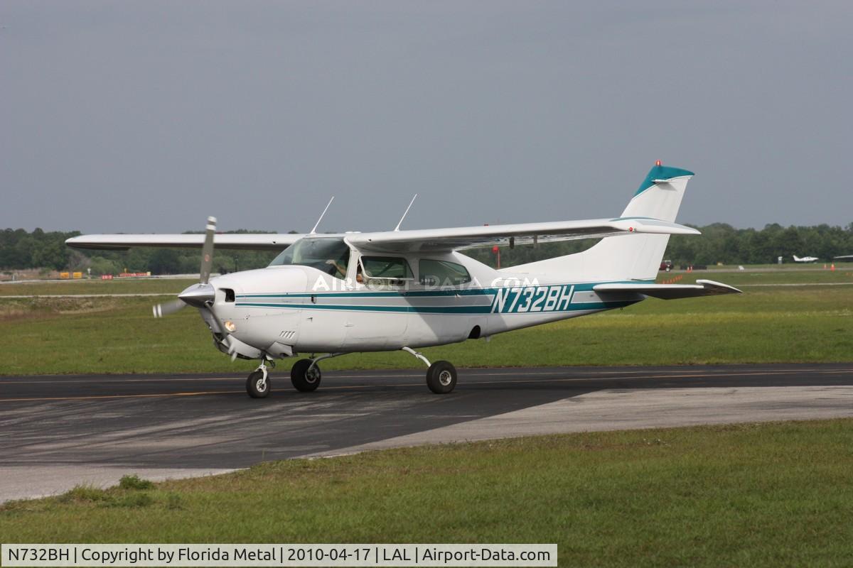 N732BH, 1976 Cessna 210L Centurion C/N 21061383, C210L