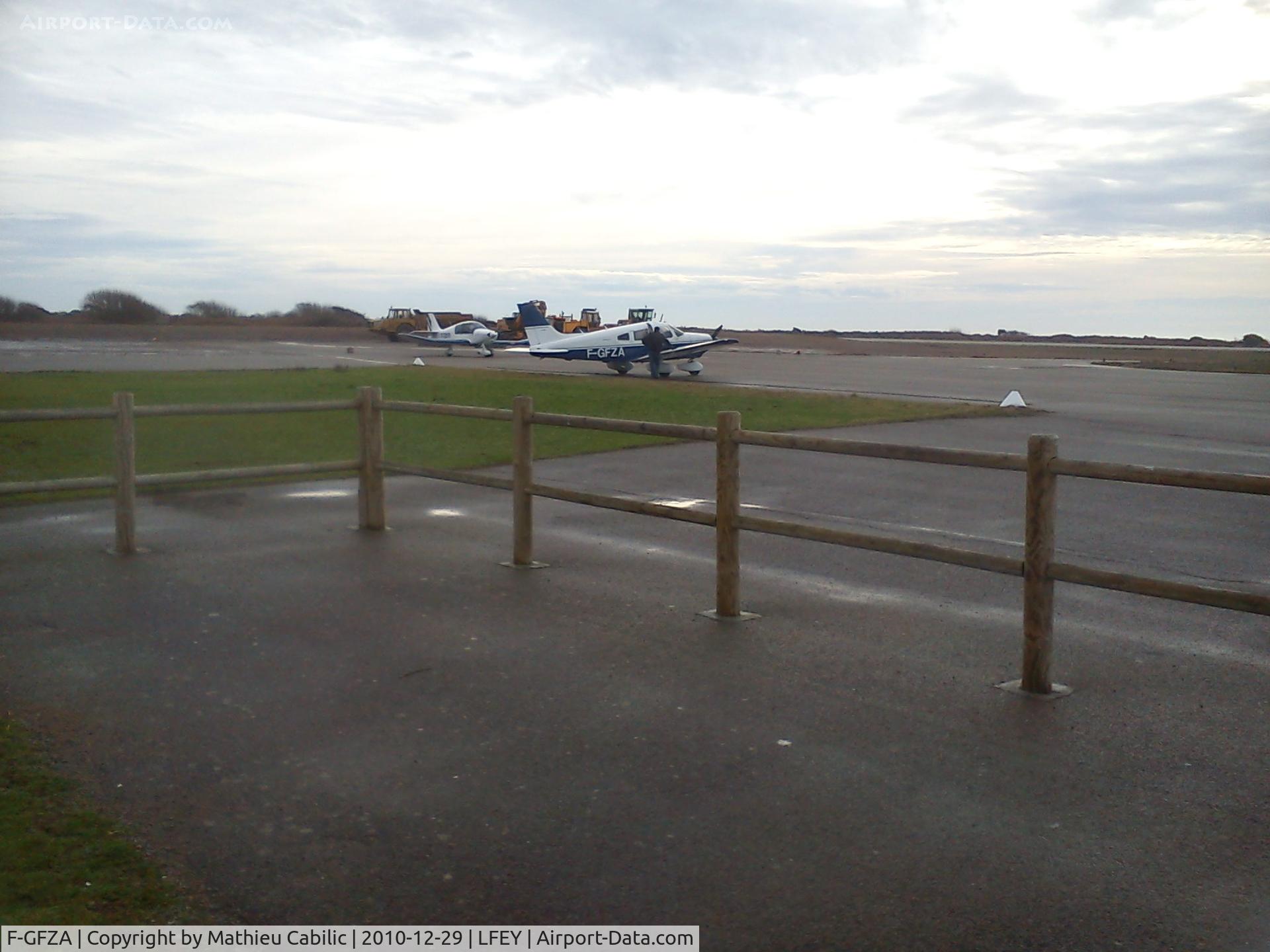 F-GFZA, Piper PA-28-181 Archer II C/N 28-8390074, Piper PA 28-181