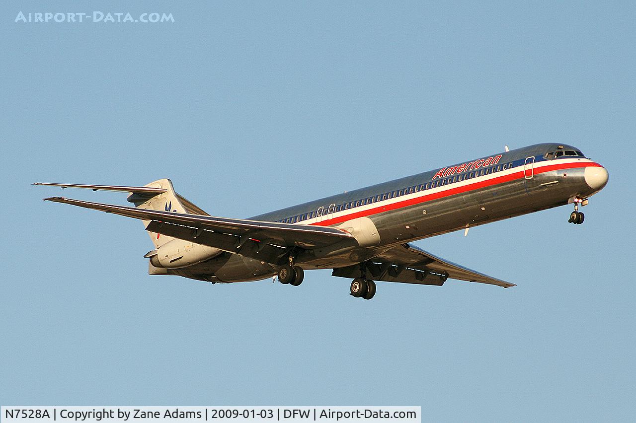 N7528A, 1990 McDonnell Douglas MD-82 (DC-9-82) C/N 49920, American Airlines at DFW airport