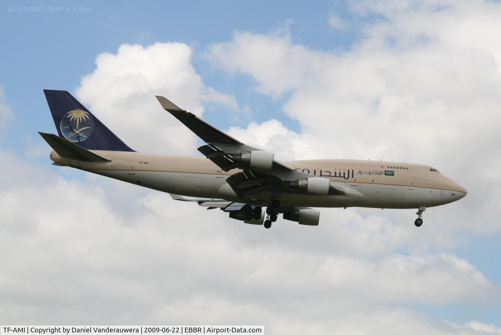 TF-AMI, 1992 Boeing 747-412 C/N 27066, Descending to RWY 02