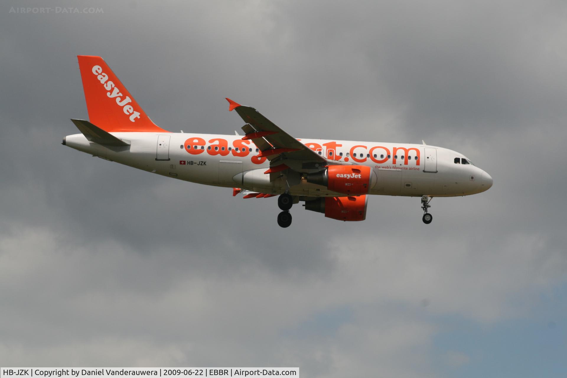 HB-JZK, 2004 Airbus A319-111 C/N 2319, Arrival of flight EZS1194 to RWY 02