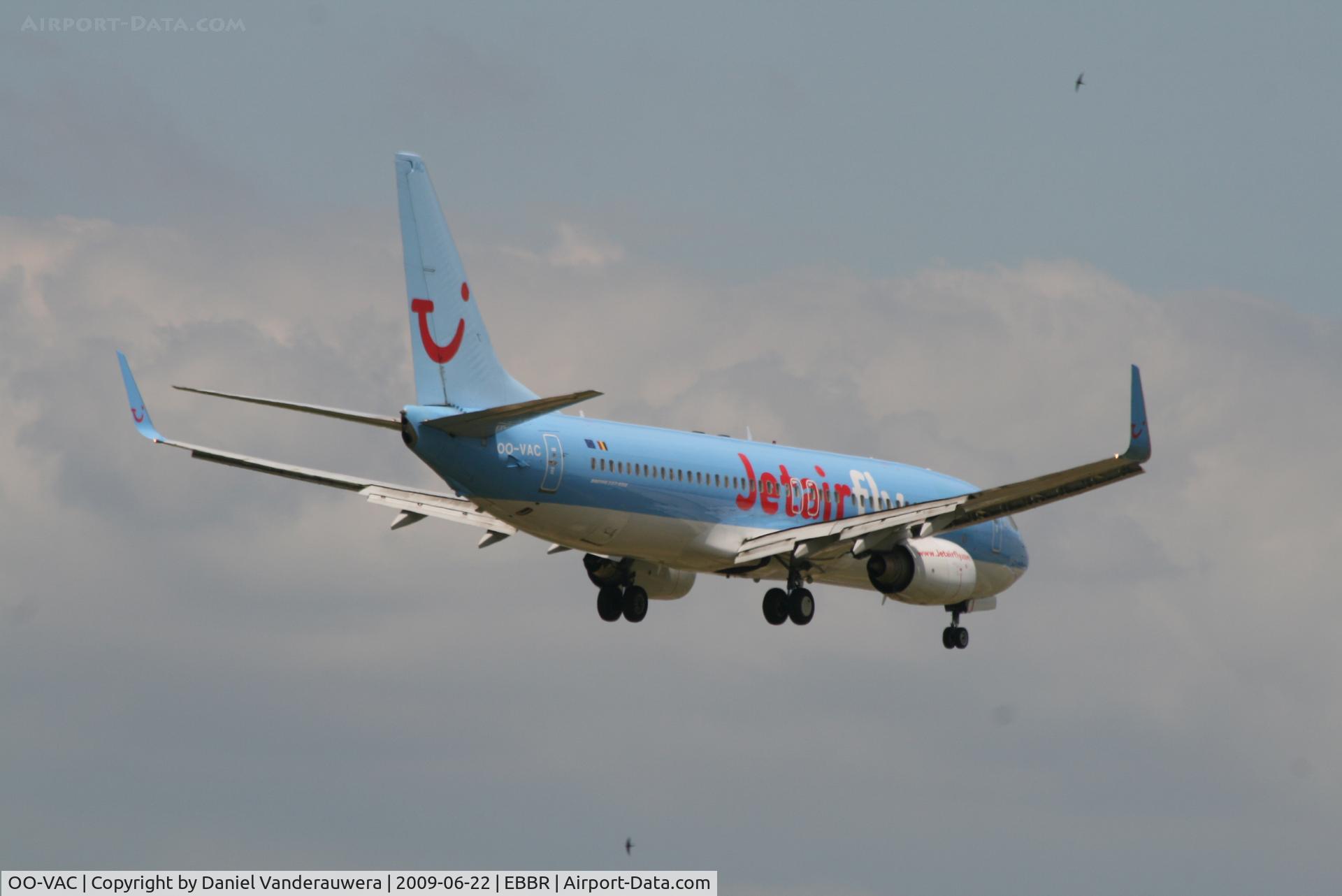 OO-VAC, 2003 Boeing 737-8BK C/N 33014, Flight JAF1318 is descending to RWY 02