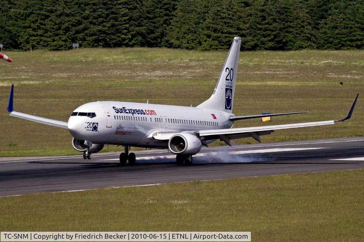 TC-SNM, 2005 Boeing 737-8BK C/N 33023, touchdown