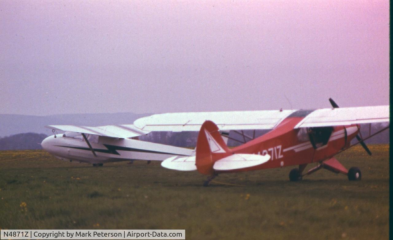 N4871Z, 1961 Piper PA-22-108 Colt C/N 22-8450, Schweizer N3613Z after being towed up to Harris Hill by PA-18 - Elmira NY 1980 5-12