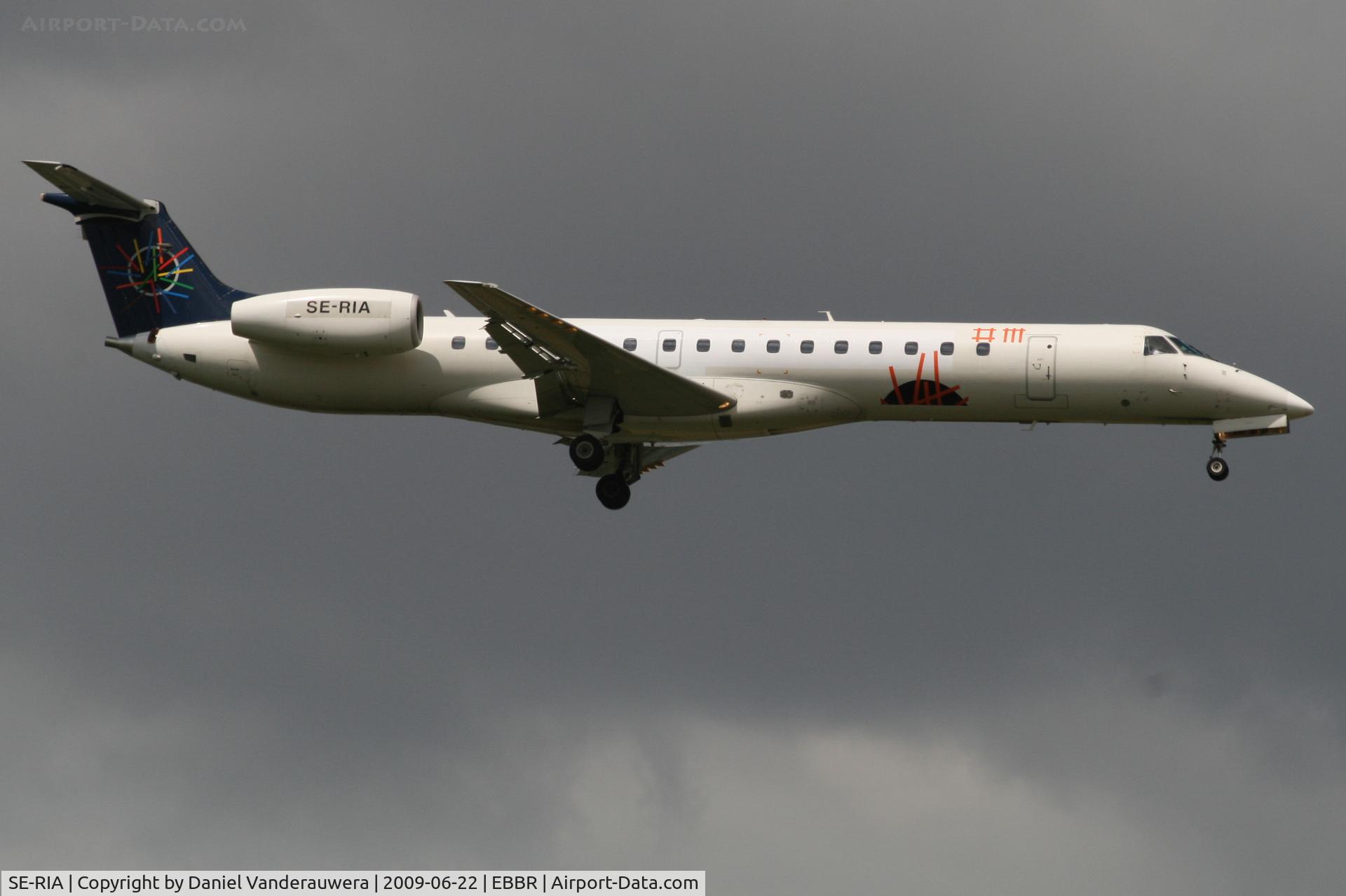 SE-RIA, 2000 Embraer EMB-145MP (ERJ-145MP) C/N 145320, Descending to RWY 02