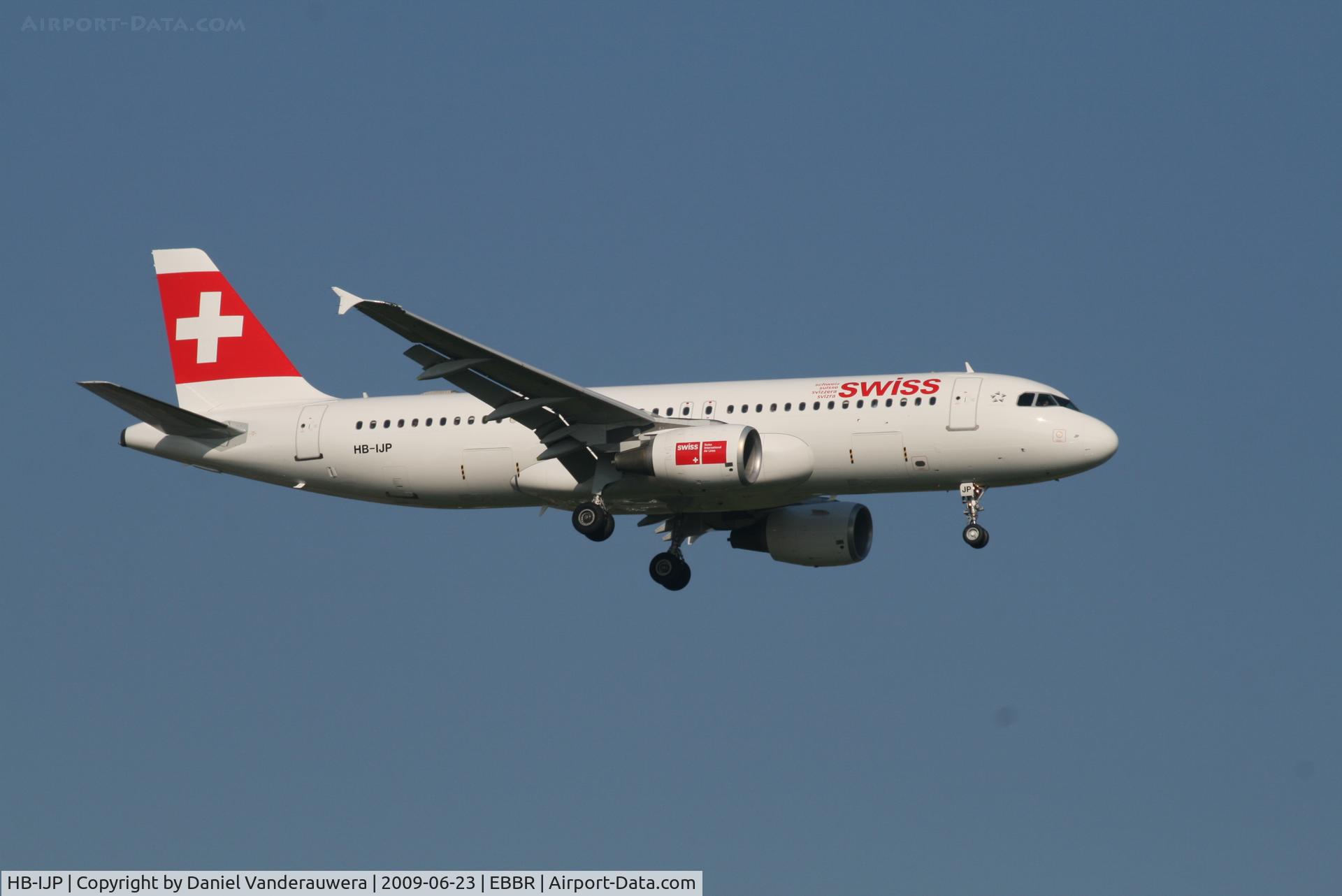HB-IJP, 1997 Airbus A320-214 C/N 681, Arrival of flight LX760 to RWY 02