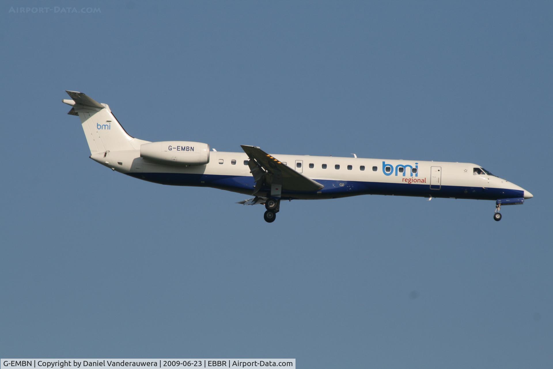 G-EMBN, 2000 Embraer EMB-145EP (ERJ-145EP) C/N 145201, Flight BE141 is descending to RWY 02