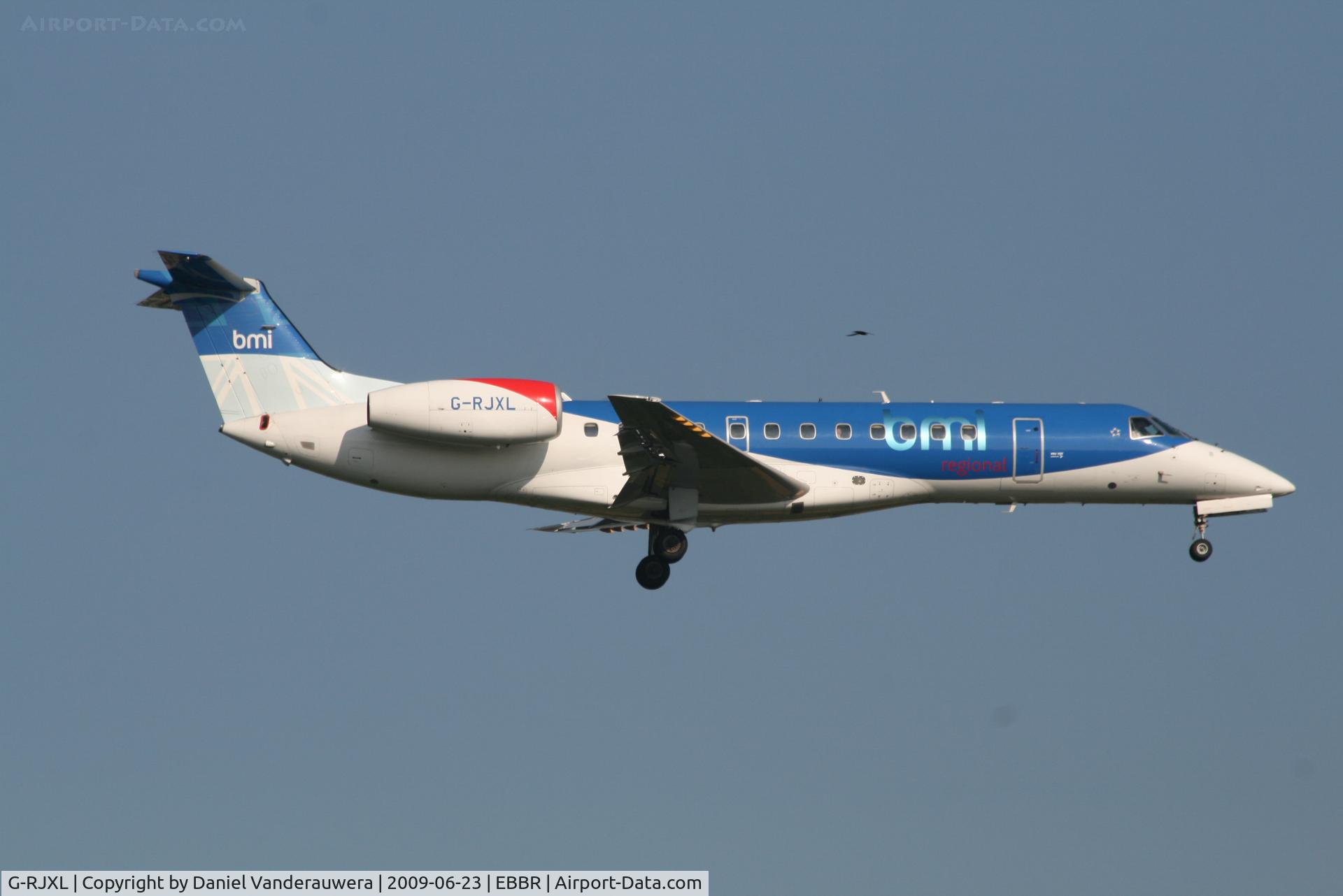 G-RJXL, 2001 Embraer ERJ-135ER (EMB-135ER) C/N 145376, Flight BD611 is descending to RWY 02