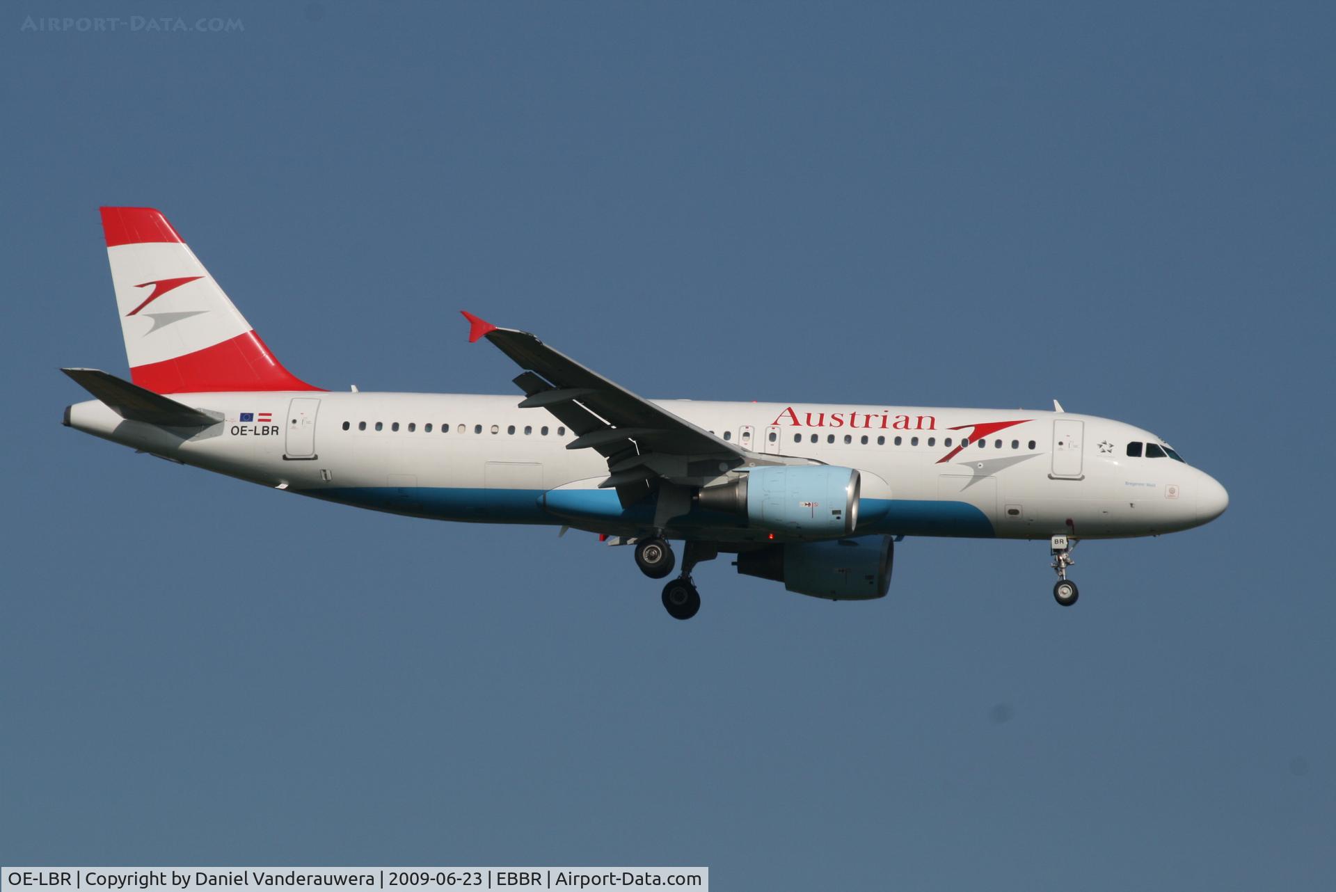 OE-LBR, 2000 Airbus A320-214 C/N 1150, Flight OS351 is descending to RWY 02