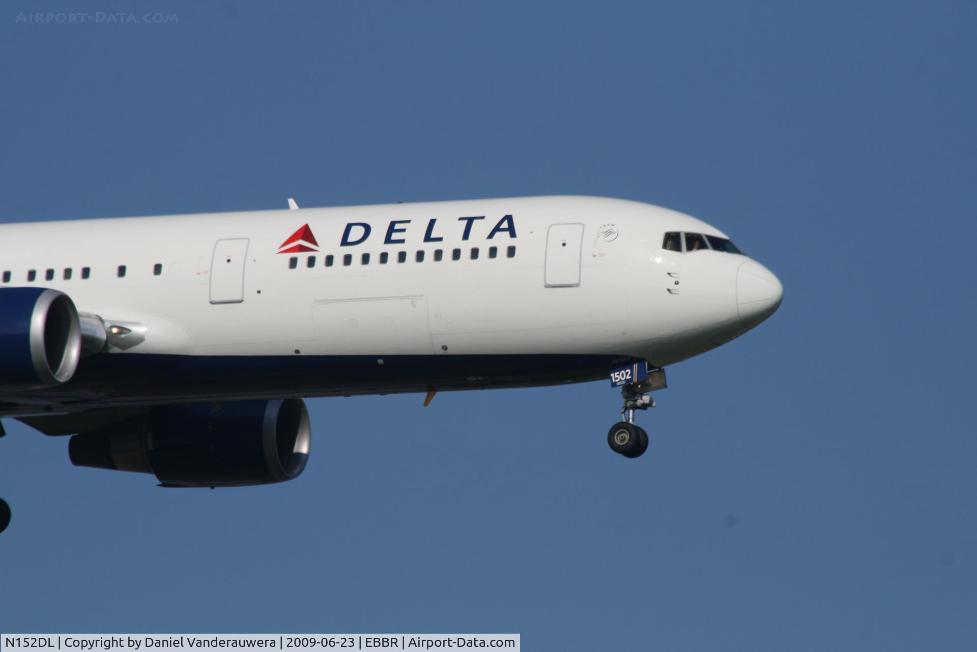 N152DL, 1990 Boeing 767-3P6 C/N 24984, Arrival of flight DL124 to RWY 02