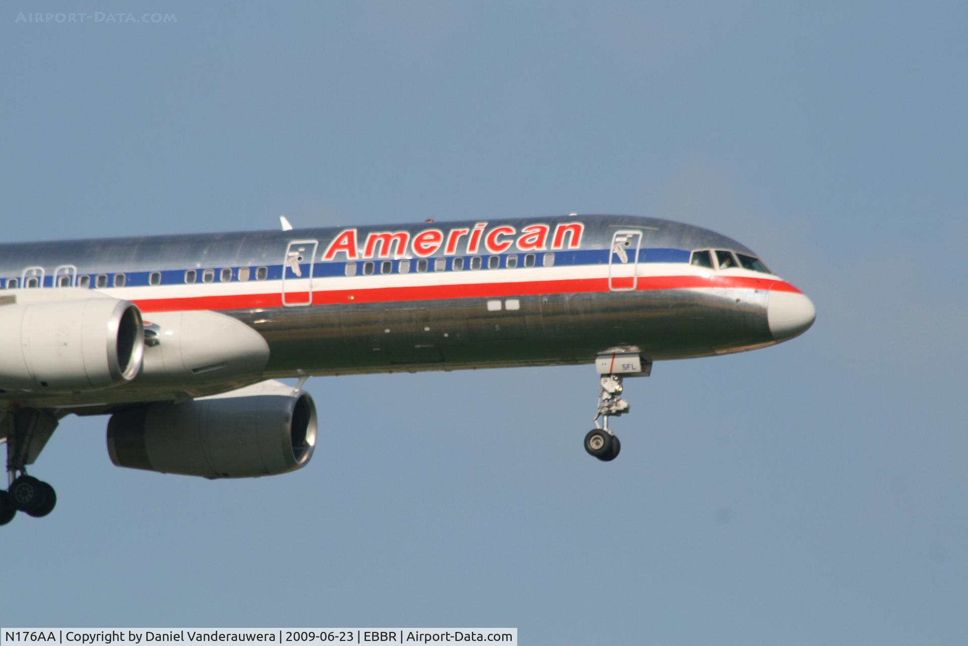 N176AA, 2001 Boeing 757-223 C/N 32395/994, Arrival of flight AA172 to RWY 02
