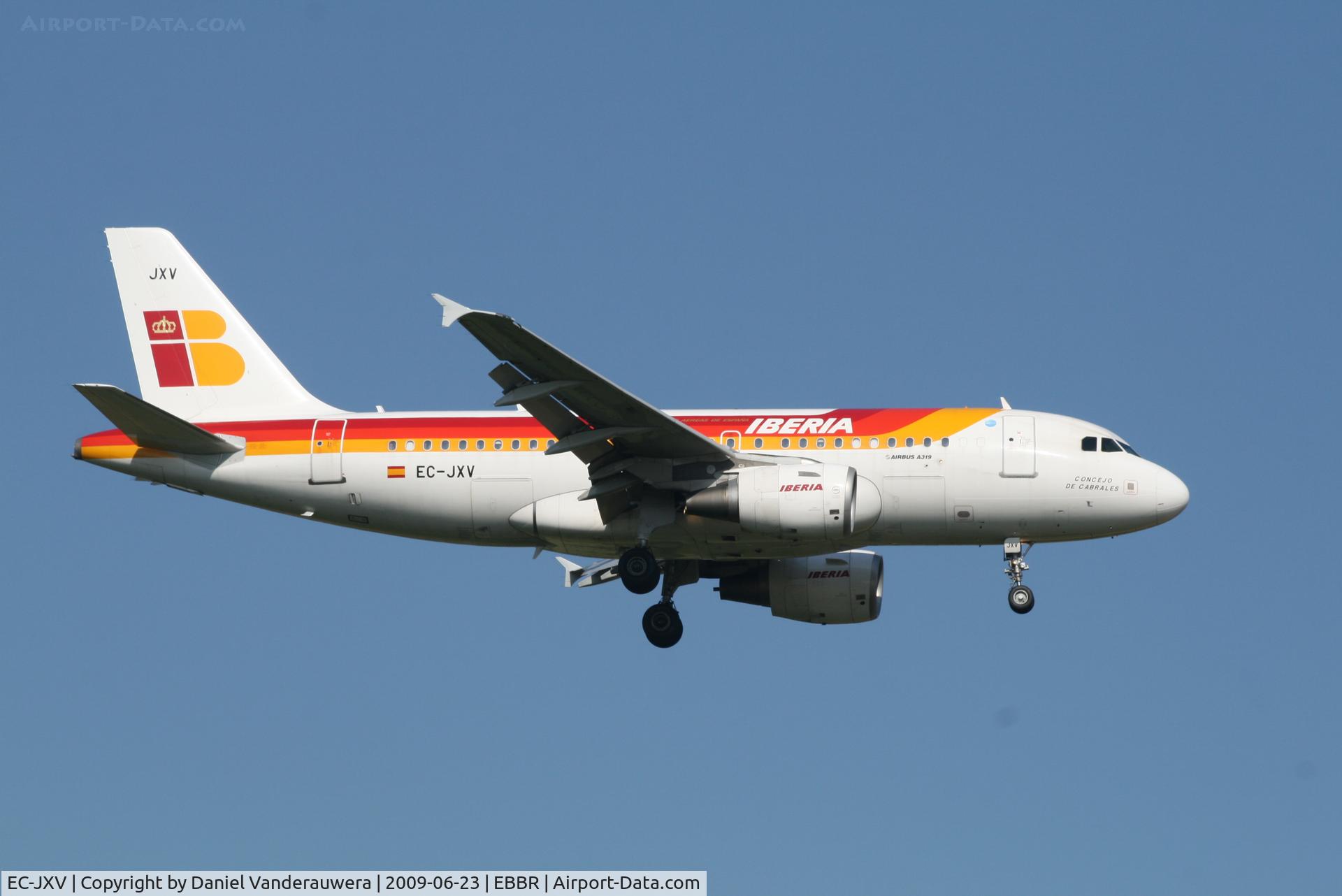 EC-JXV, 2006 Airbus A319-111 C/N 2897, Flight IB3216 is descending to RWY 02