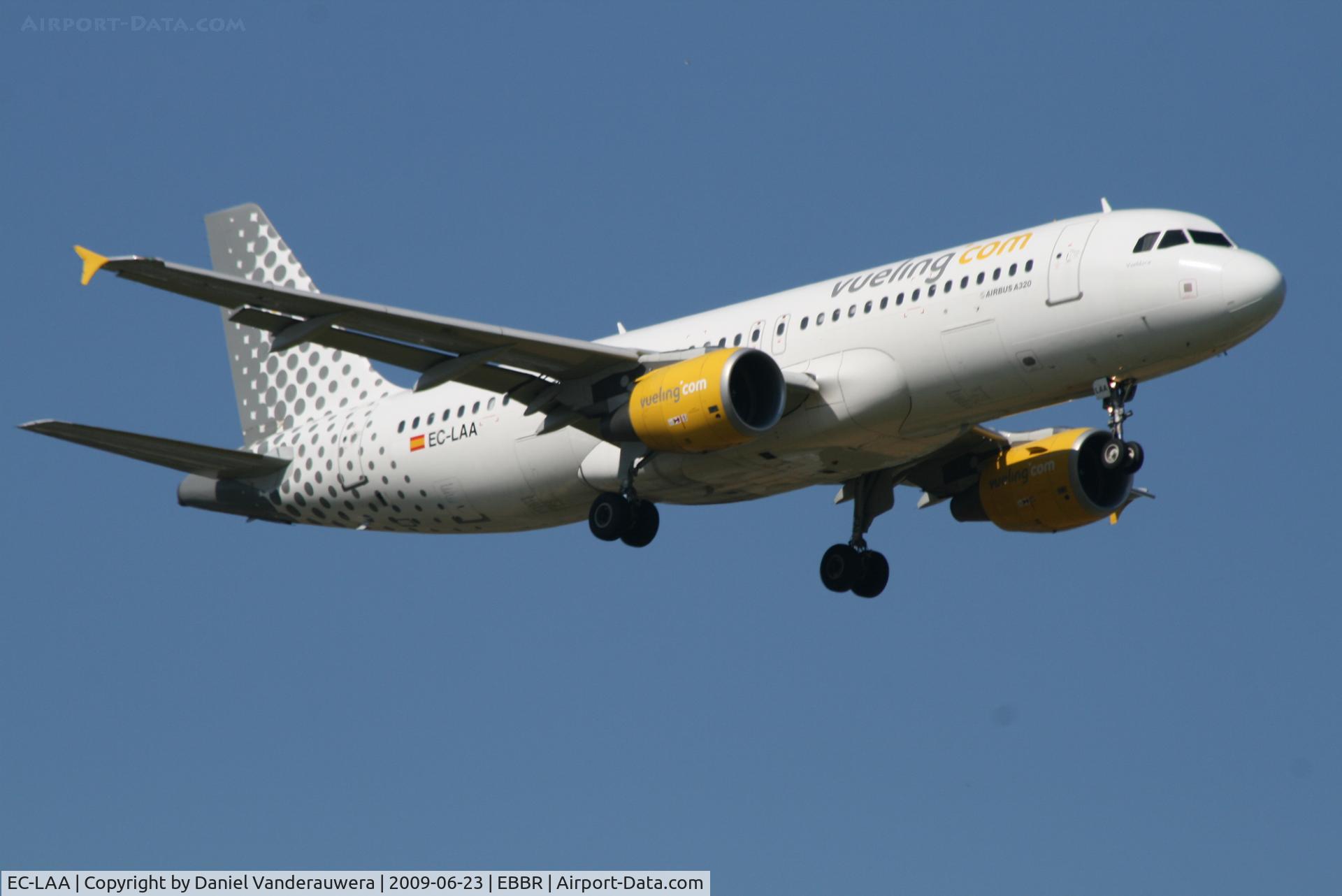 EC-LAA, 2006 Airbus A320-214 C/N 2678, Arrival of flight VY7060 to RWY 02