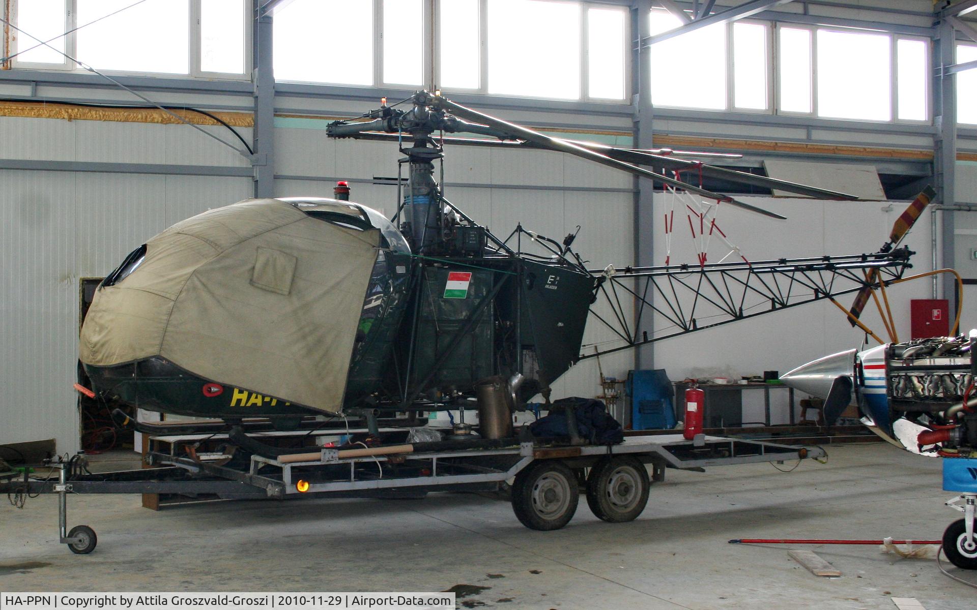 HA-PPN, Sud Aviation SA-318C Alouette II C/N 2100, Kadarkut Airfield, hangar