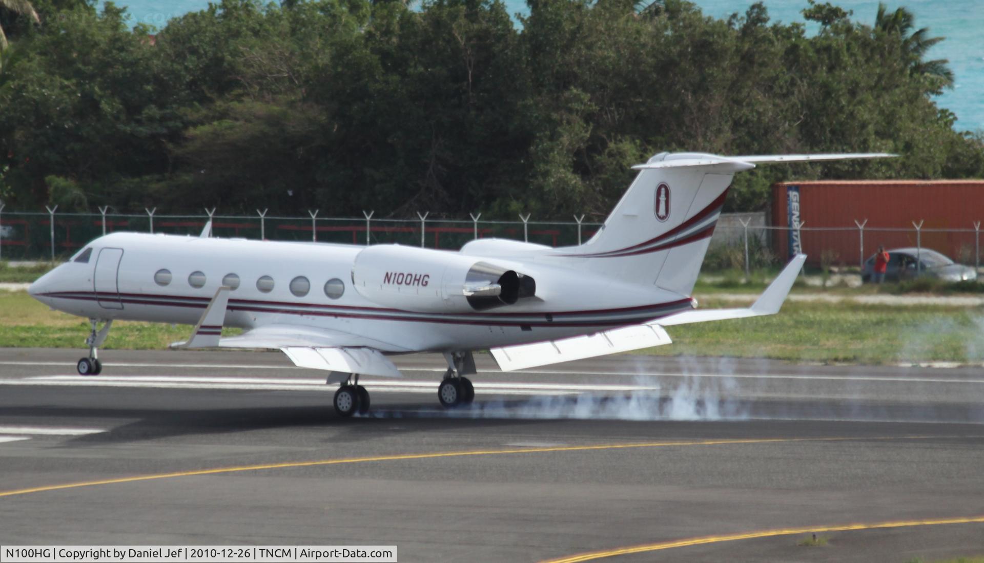 N100HG, 1987 Gulfstream Aerospace G-IV C/N 1026, N100HG landing at TNCM